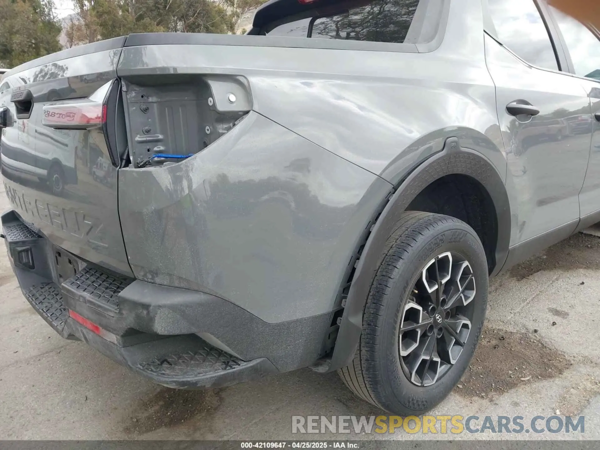 19 Photograph of a damaged car 5NTJC4AE0PH043393 HYUNDAI SANTA CRUZ 2023