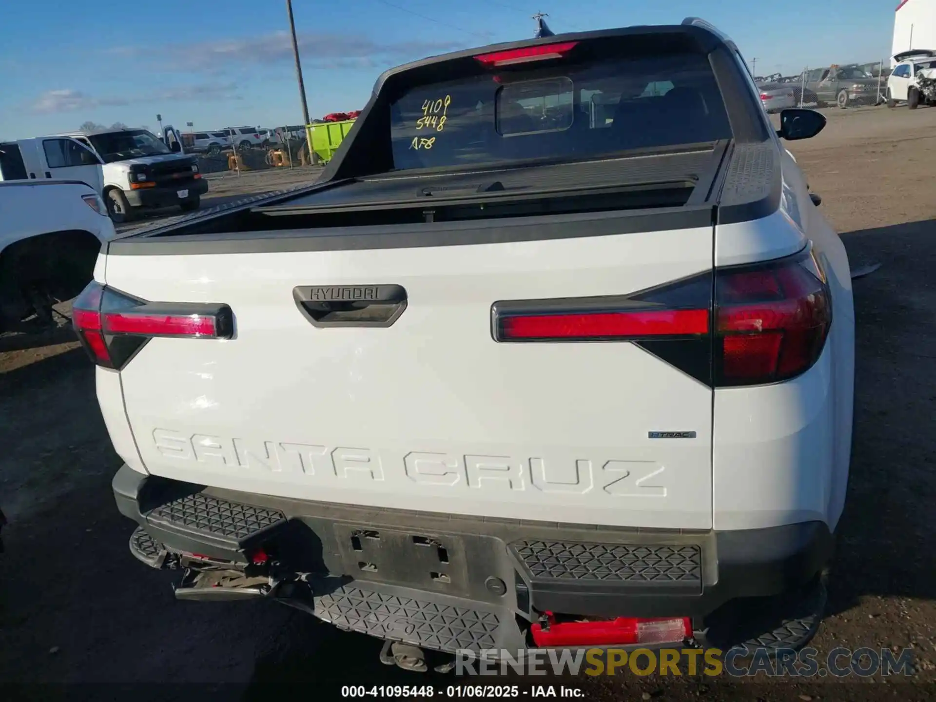 17 Photograph of a damaged car 5NTJCDAE1PH070330 HYUNDAI SANTA CRUZ 2023