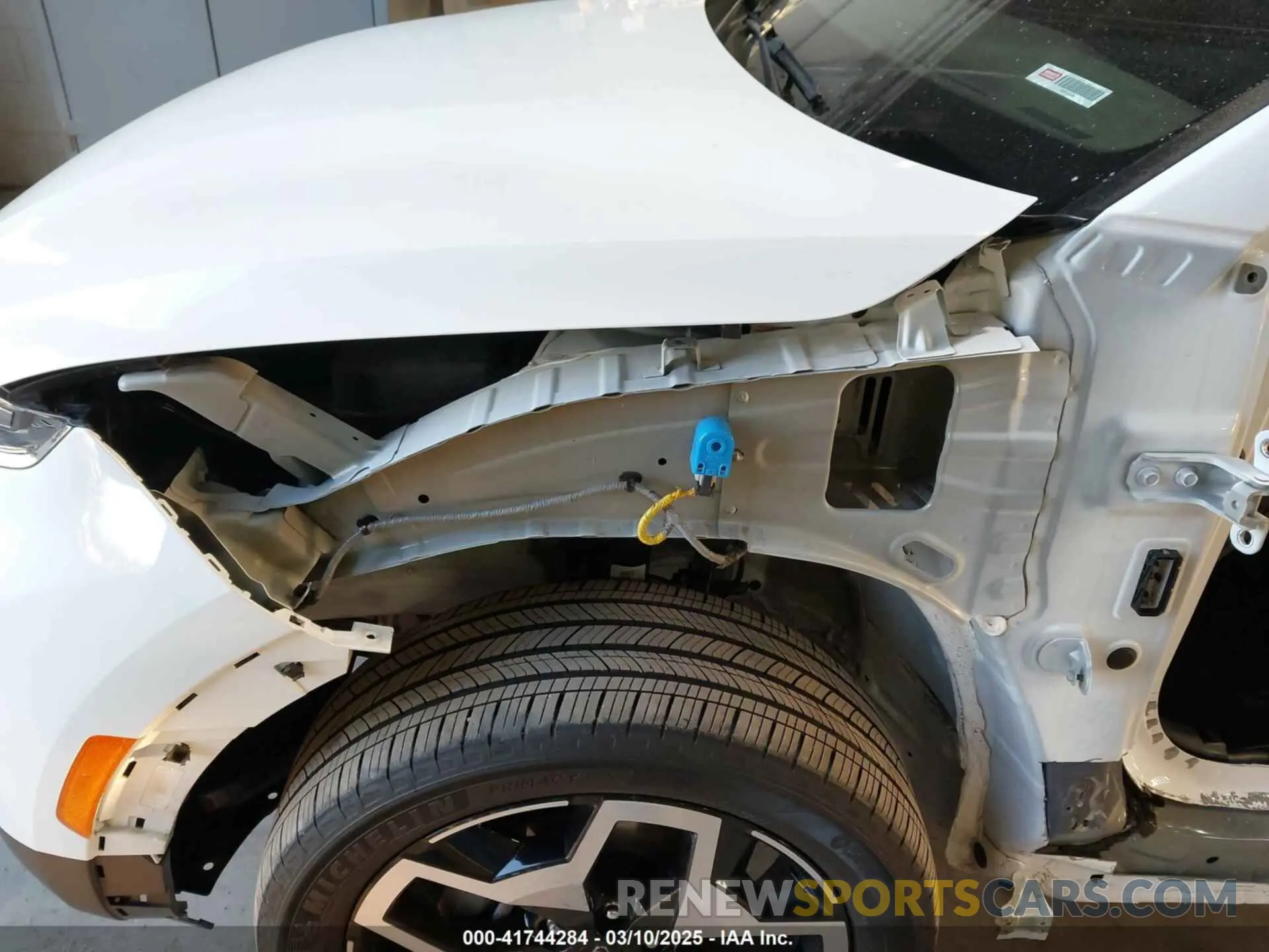 18 Photograph of a damaged car 5NTJEDAF9PH055397 HYUNDAI SANTA CRUZ 2023