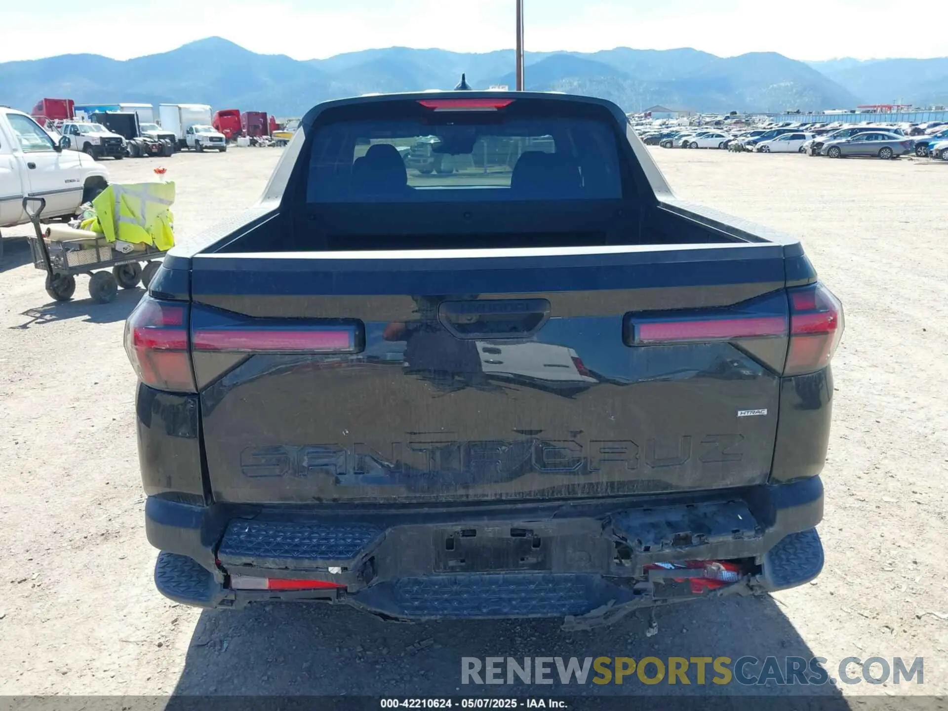 17 Photograph of a damaged car 5NTJADDE0RH108814 HYUNDAI SANTA CRUZ 2024