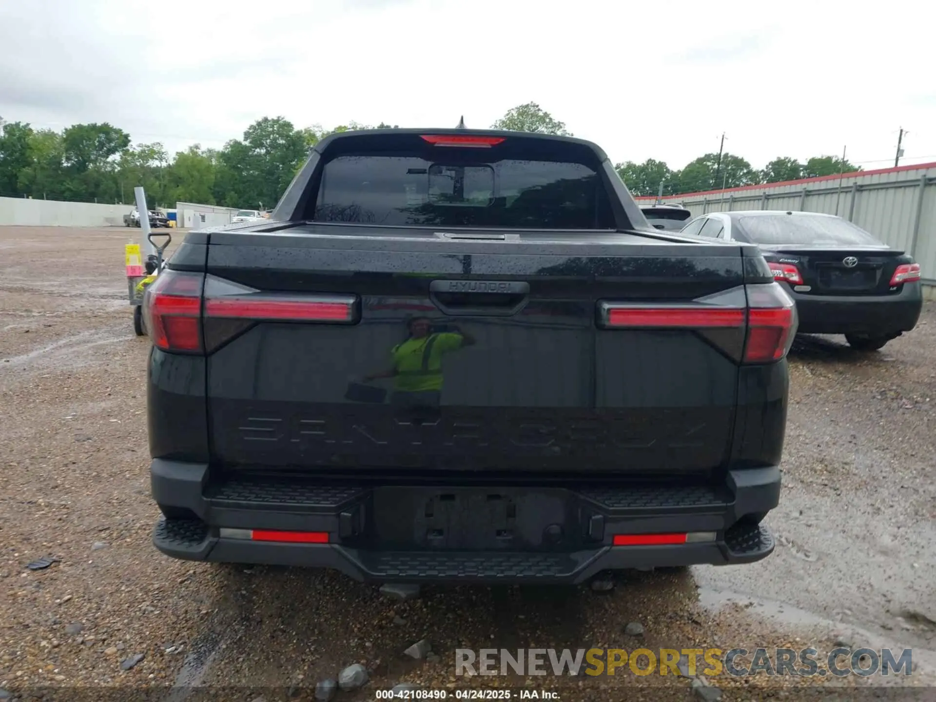 17 Photograph of a damaged car 5NTJC4DE0RH111240 HYUNDAI SANTA CRUZ 2024