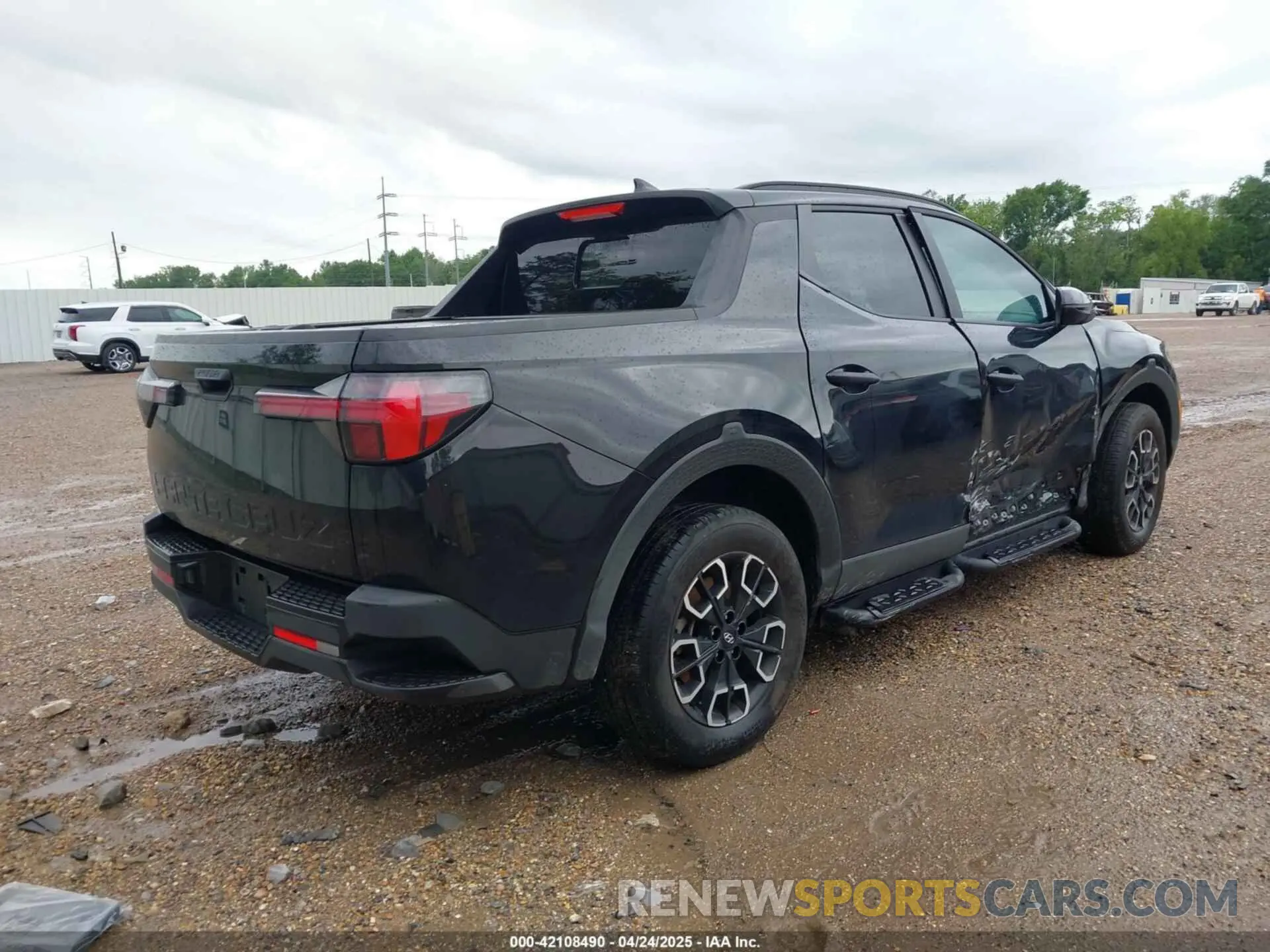 4 Photograph of a damaged car 5NTJC4DE0RH111240 HYUNDAI SANTA CRUZ 2024