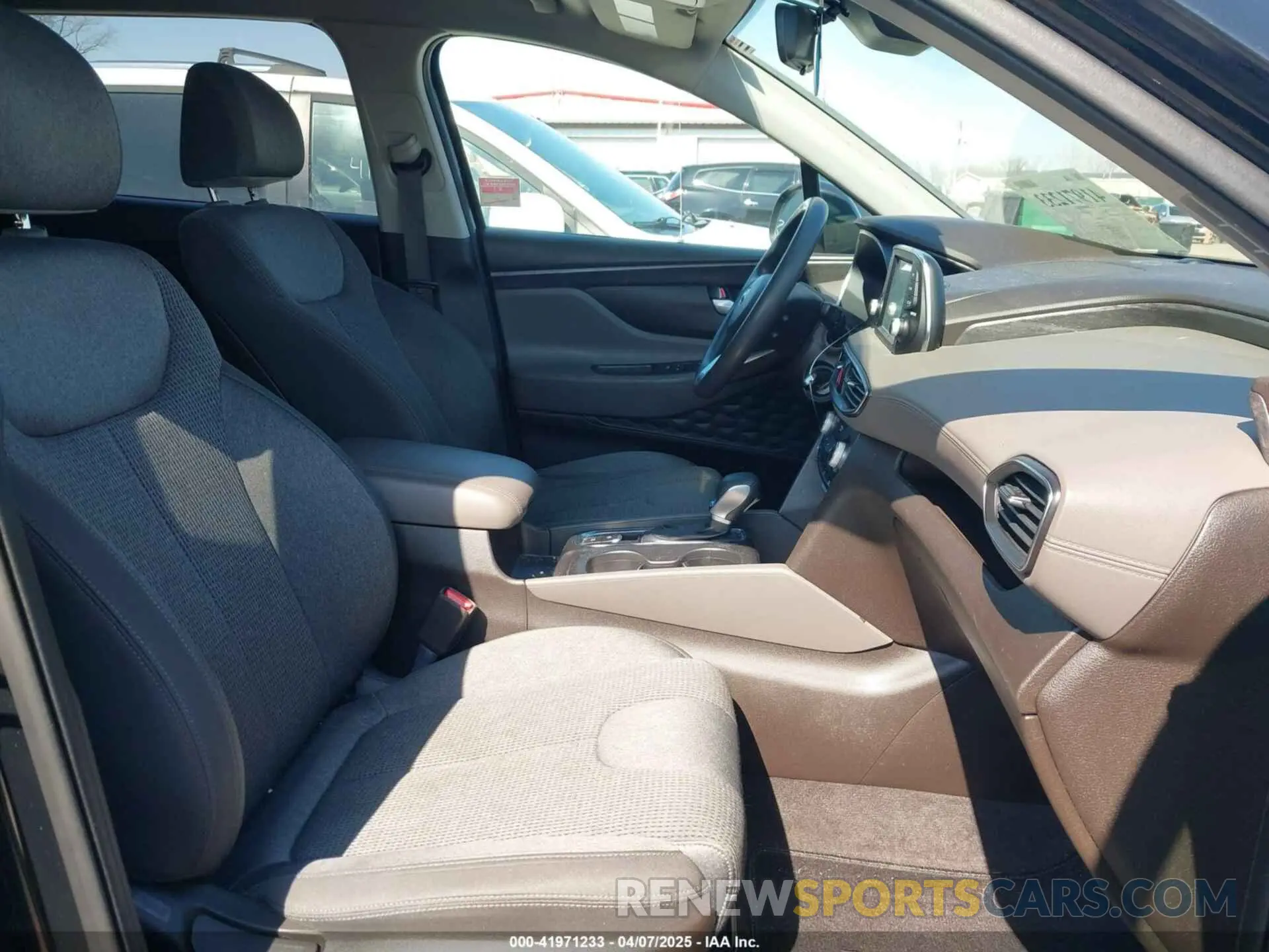 5 Photograph of a damaged car 5NMS23AD0KH023450 HYUNDAI SANTA FE 2019