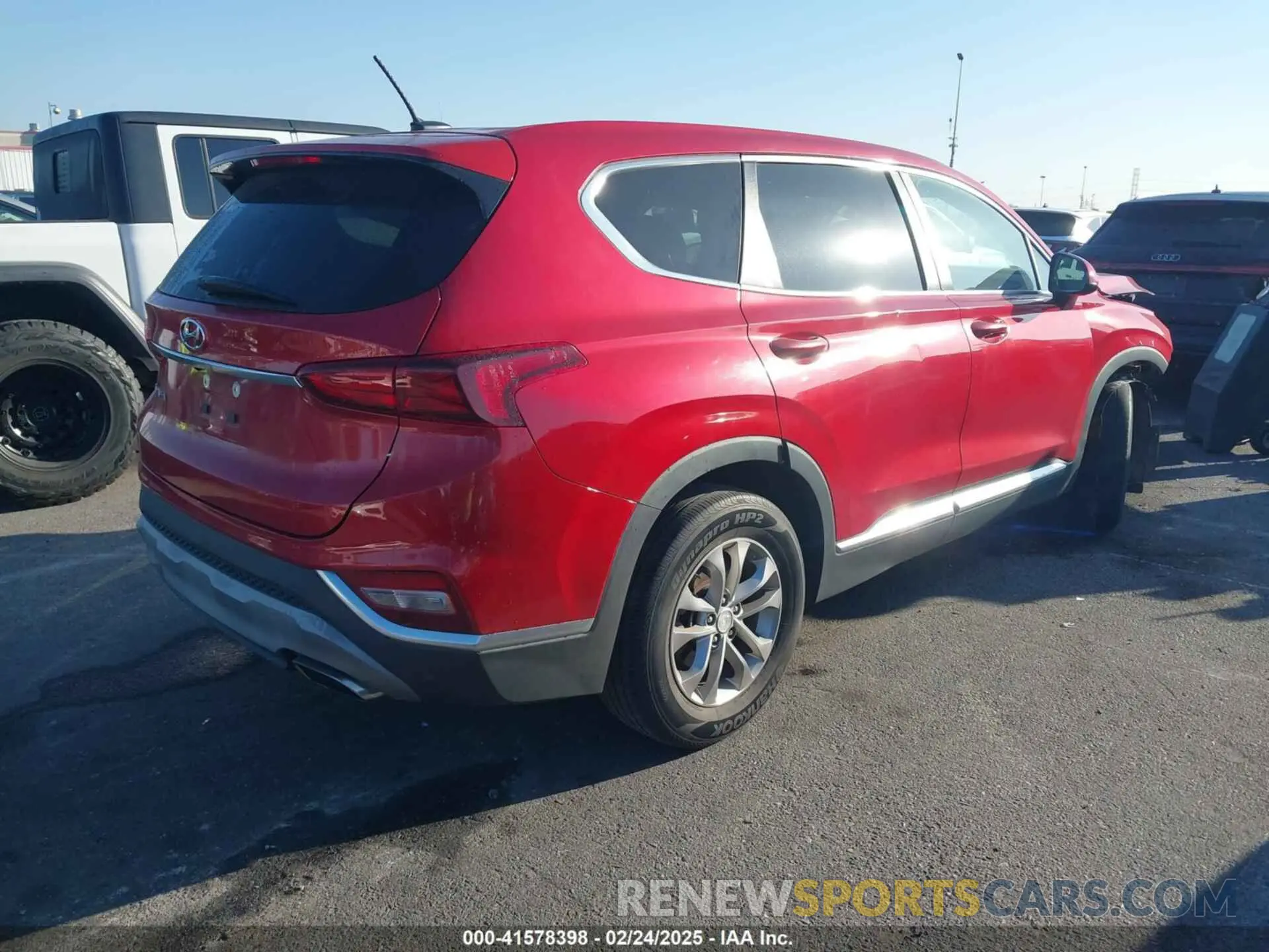 4 Photograph of a damaged car 5NMS23AD0KH073670 HYUNDAI SANTA FE 2019