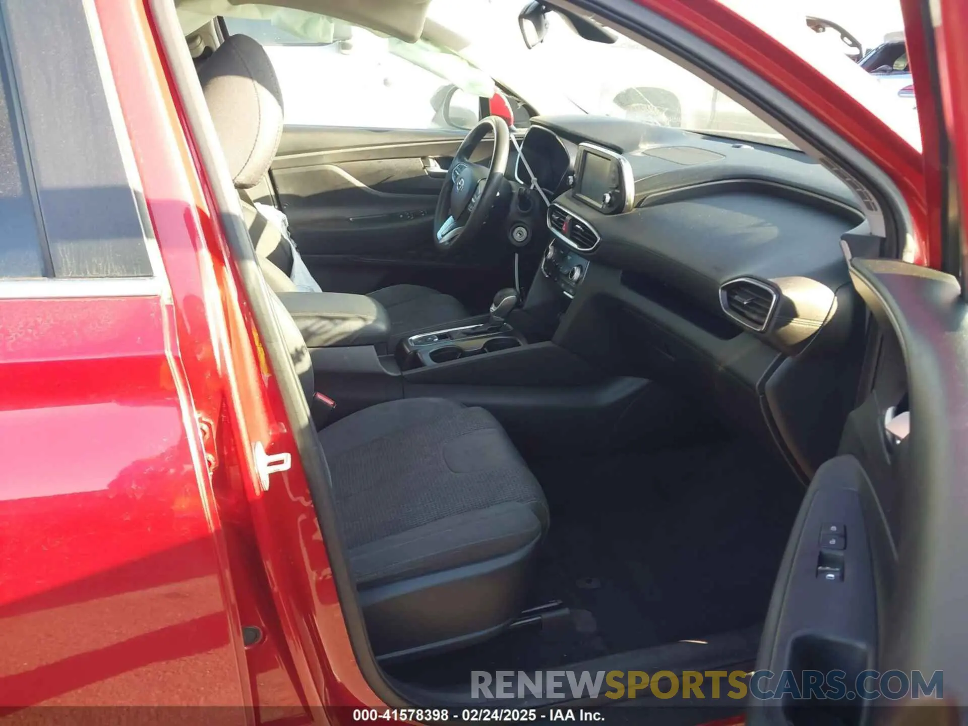 5 Photograph of a damaged car 5NMS23AD0KH073670 HYUNDAI SANTA FE 2019