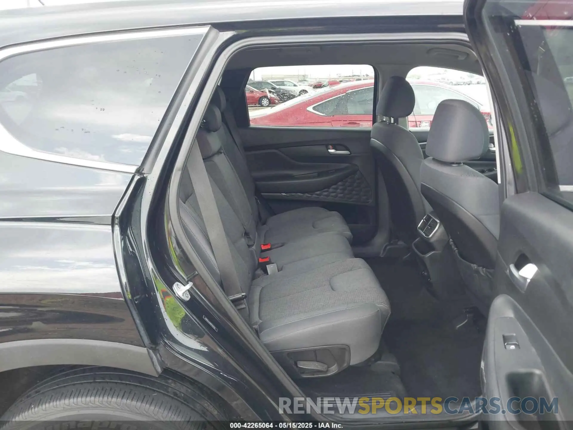 8 Photograph of a damaged car 5NMS23AD0KH122236 HYUNDAI SANTA FE 2019