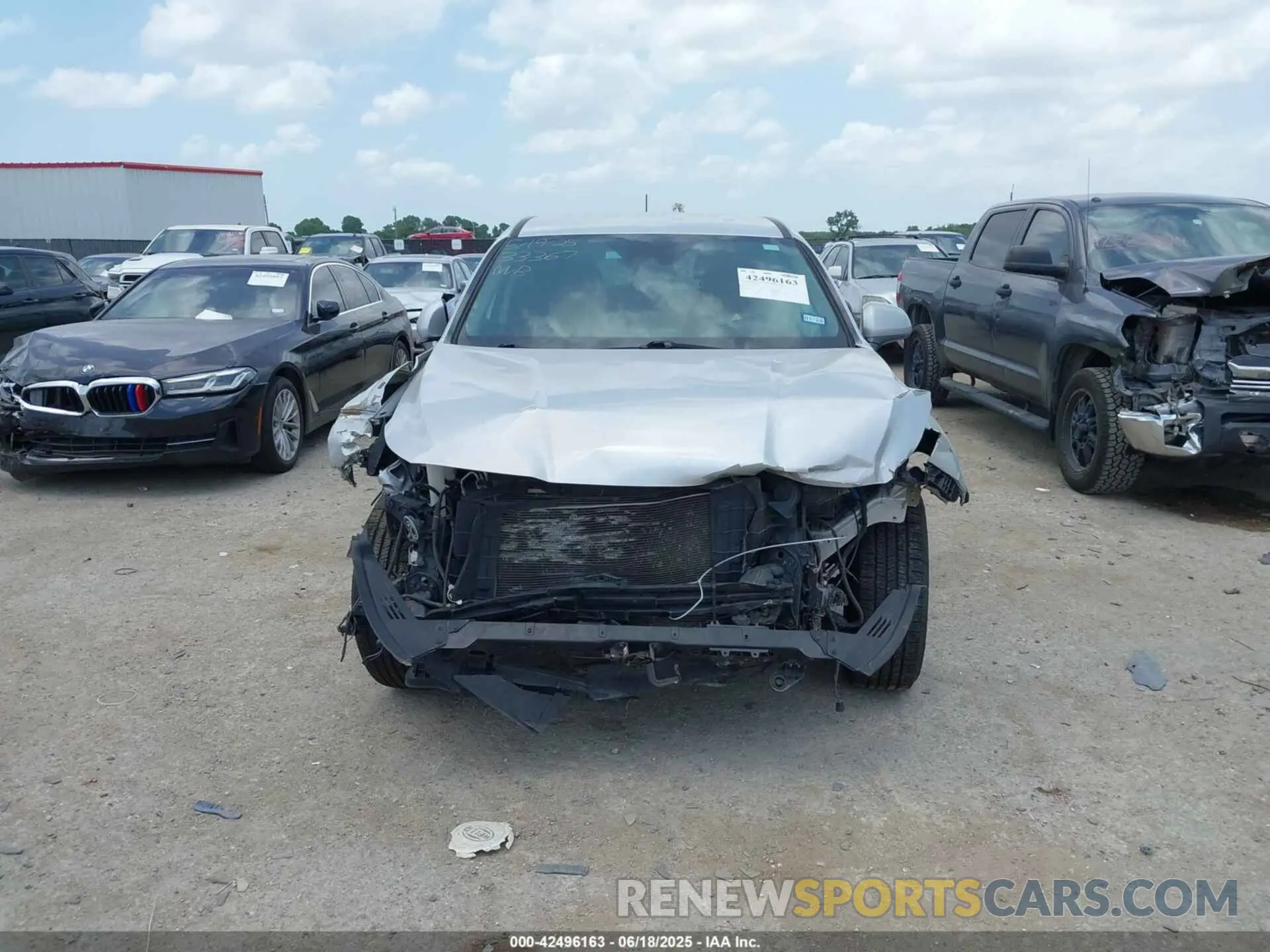 11 Photograph of a damaged car 5NMS23AD1KH015566 HYUNDAI SANTA FE 2019