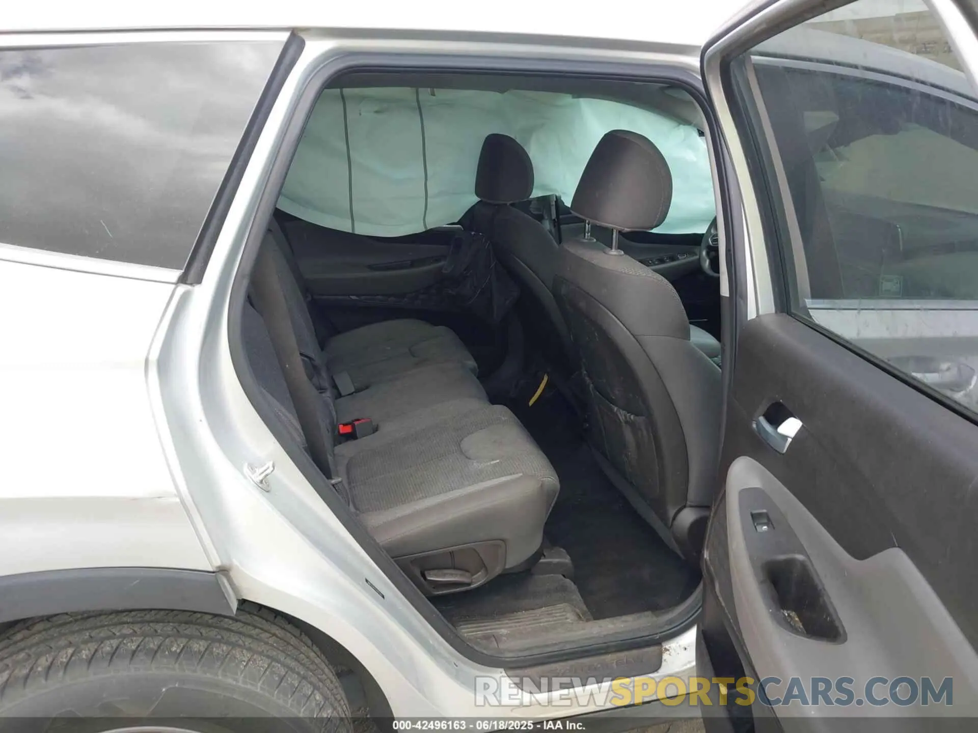 8 Photograph of a damaged car 5NMS23AD1KH015566 HYUNDAI SANTA FE 2019