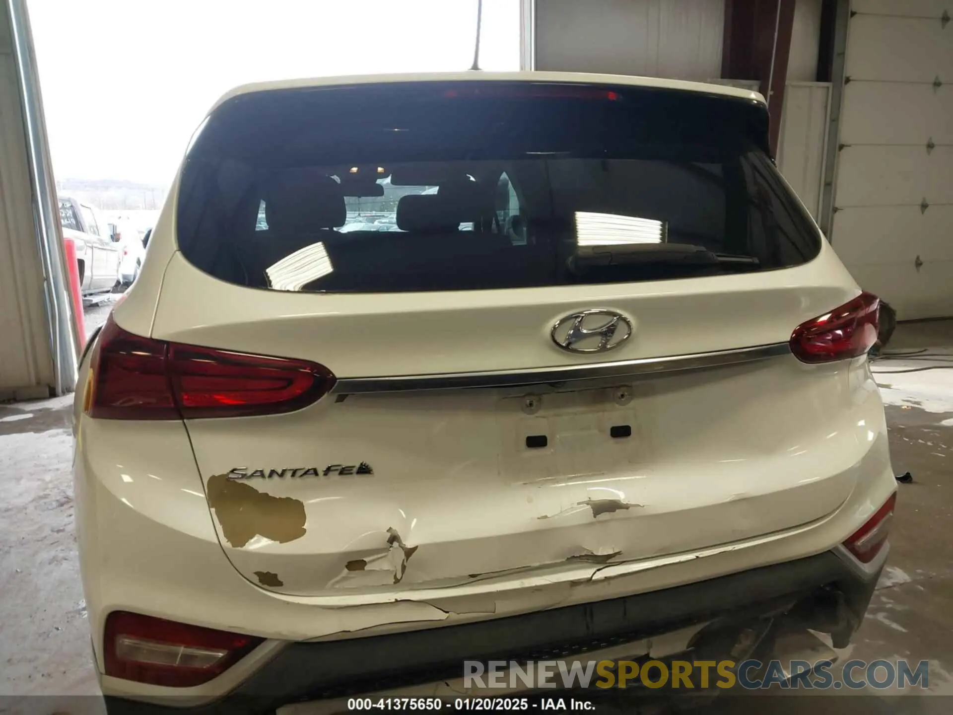 17 Photograph of a damaged car 5NMS23AD1KH063472 HYUNDAI SANTA FE 2019