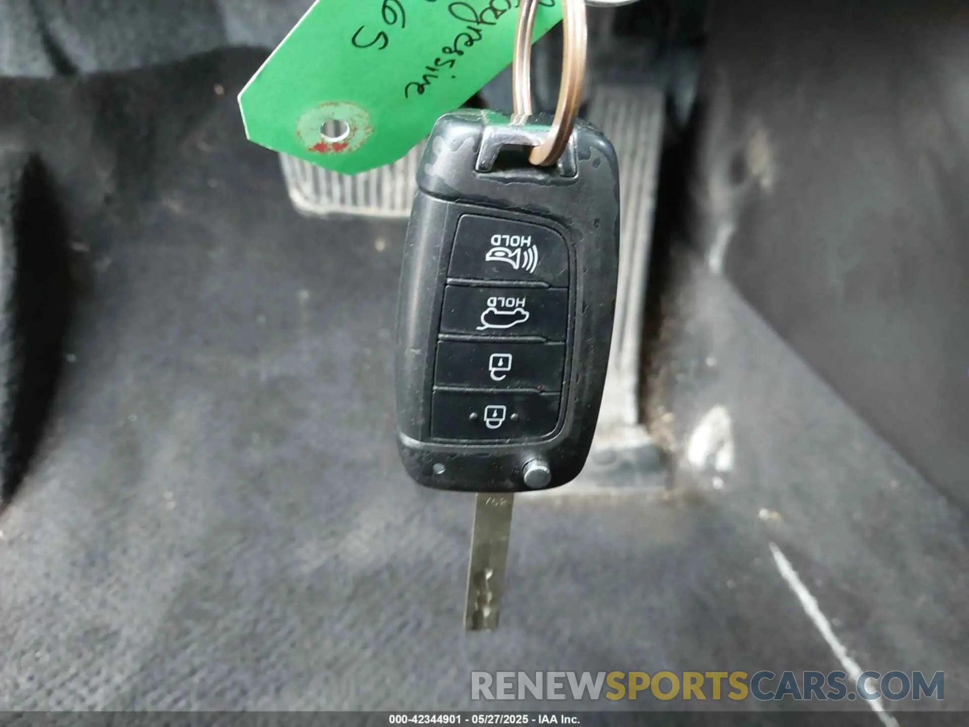 11 Photograph of a damaged car 5NMS23AD2KH000560 HYUNDAI SANTA FE 2019