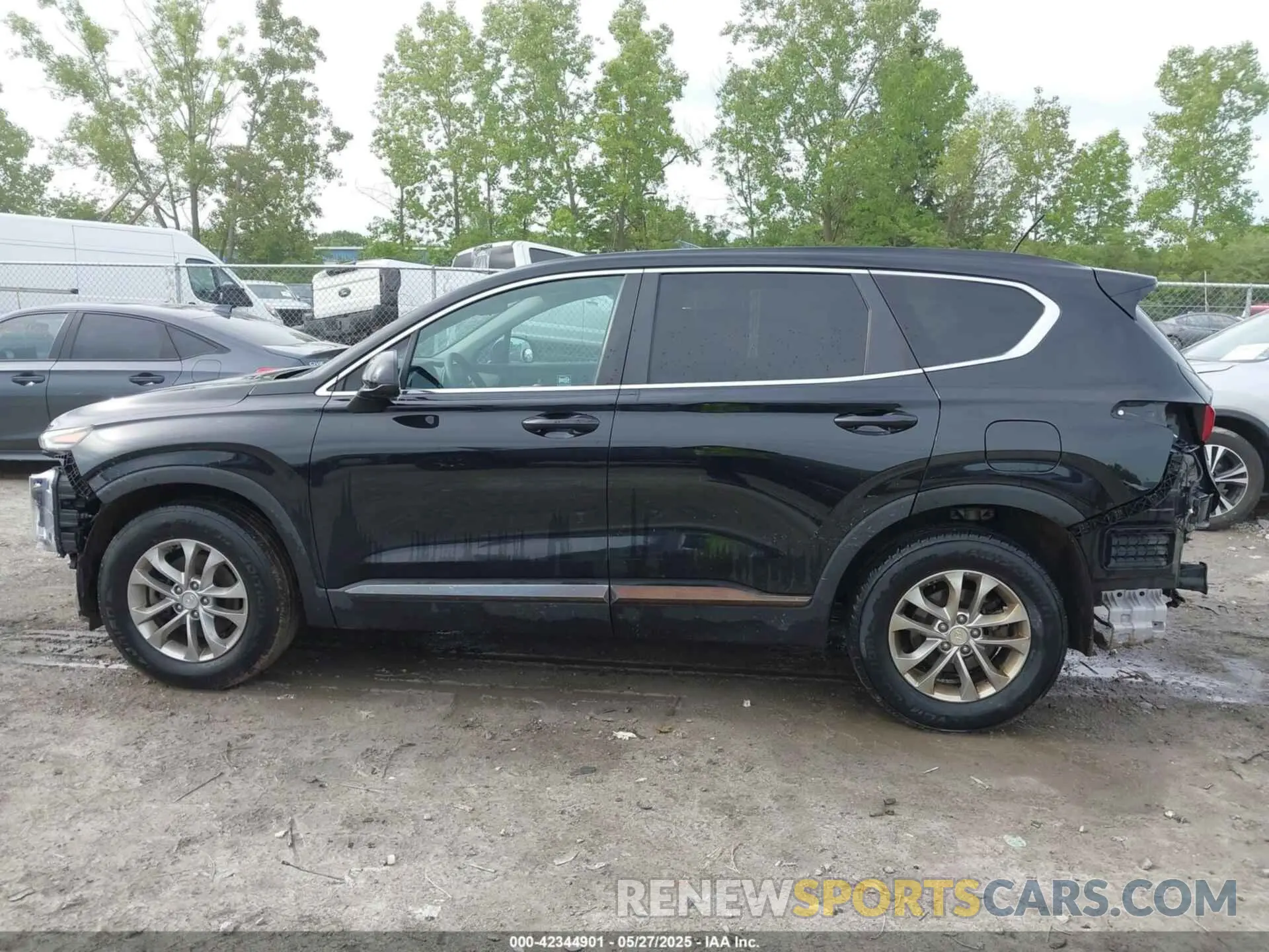 15 Photograph of a damaged car 5NMS23AD2KH000560 HYUNDAI SANTA FE 2019