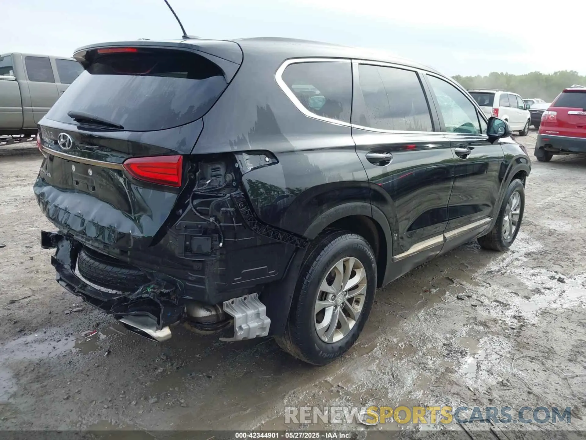 4 Photograph of a damaged car 5NMS23AD2KH000560 HYUNDAI SANTA FE 2019