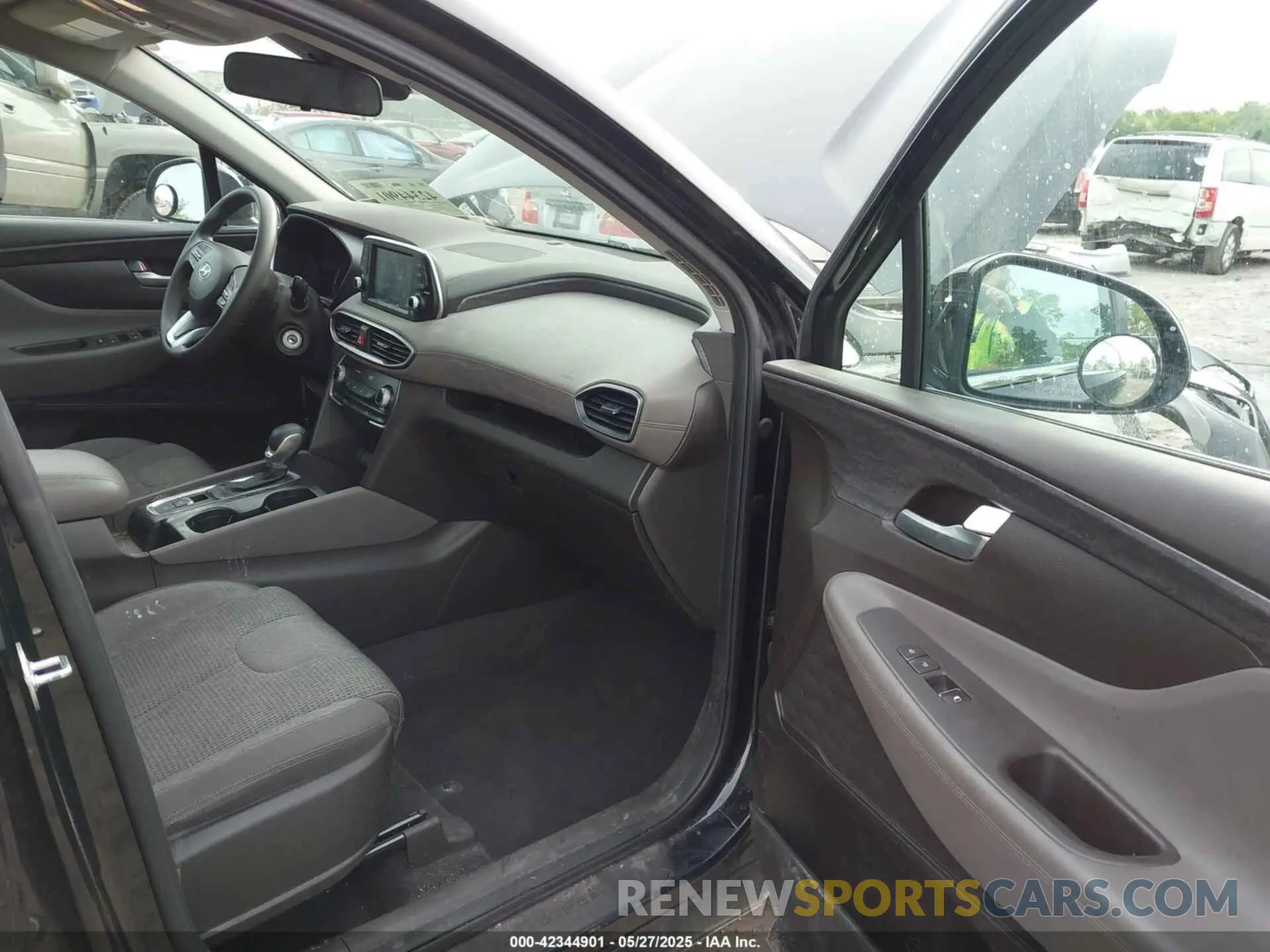 5 Photograph of a damaged car 5NMS23AD2KH000560 HYUNDAI SANTA FE 2019