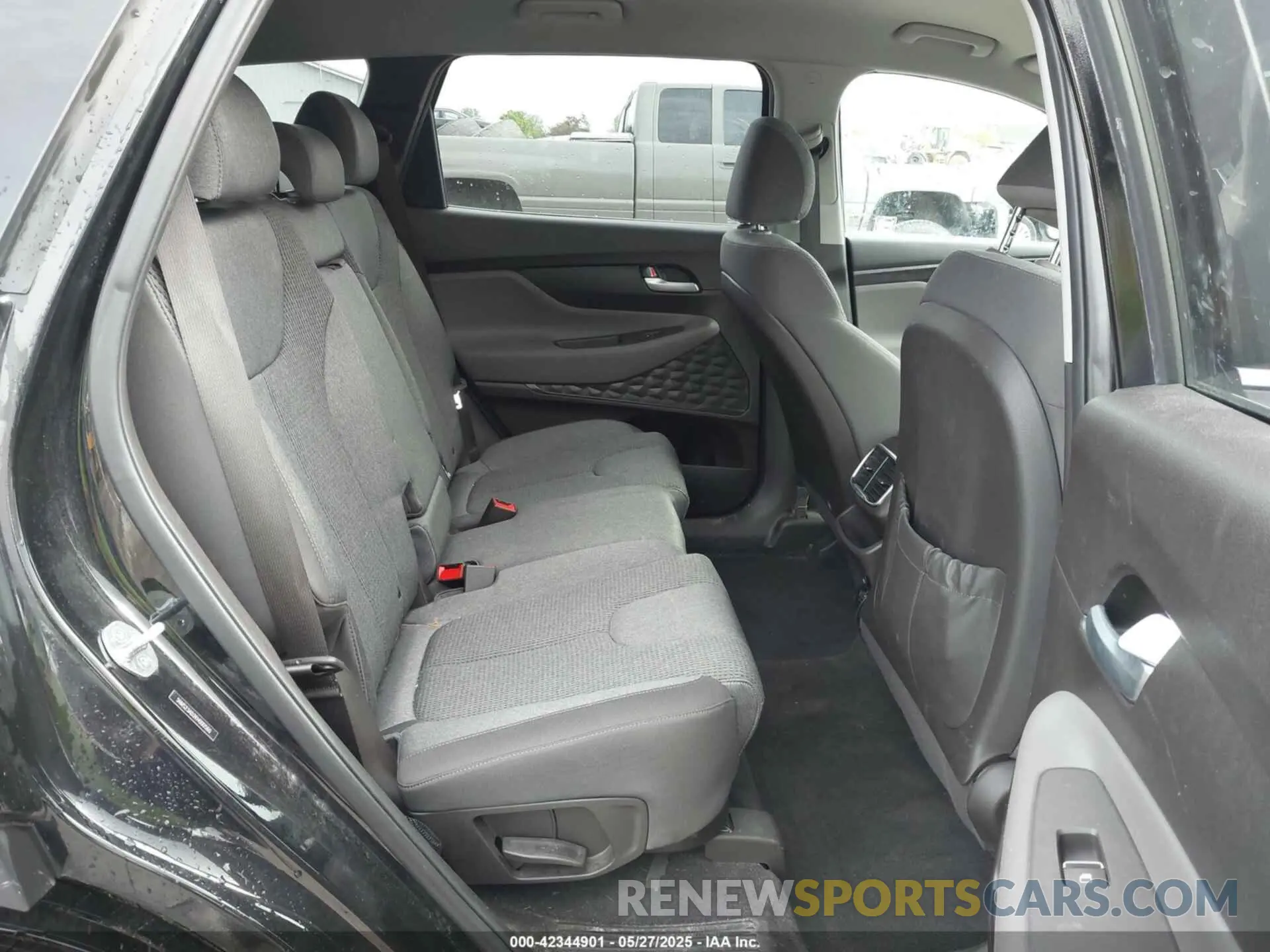 8 Photograph of a damaged car 5NMS23AD2KH000560 HYUNDAI SANTA FE 2019