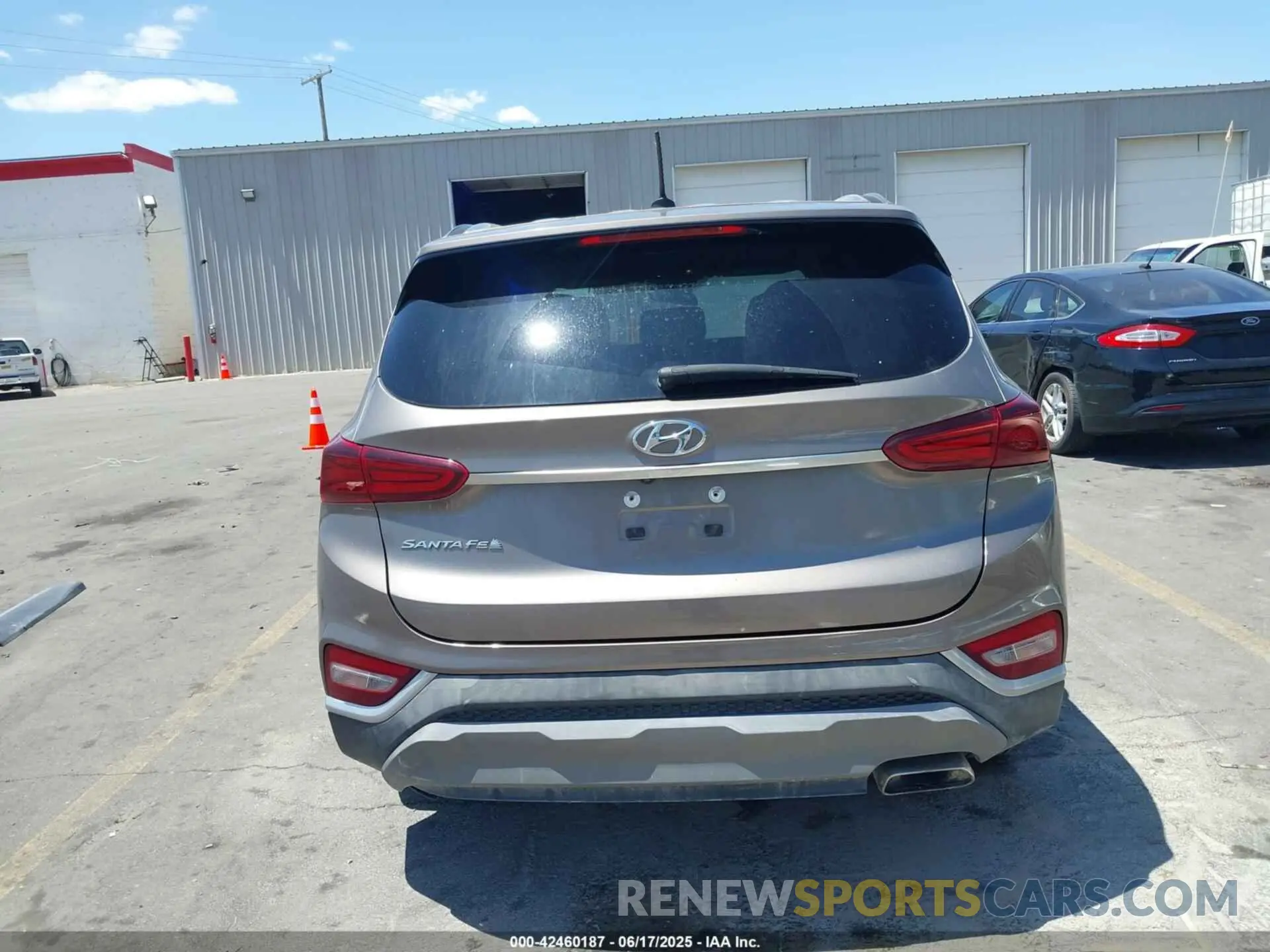 16 Photograph of a damaged car 5NMS23AD2KH009713 HYUNDAI SANTA FE 2019