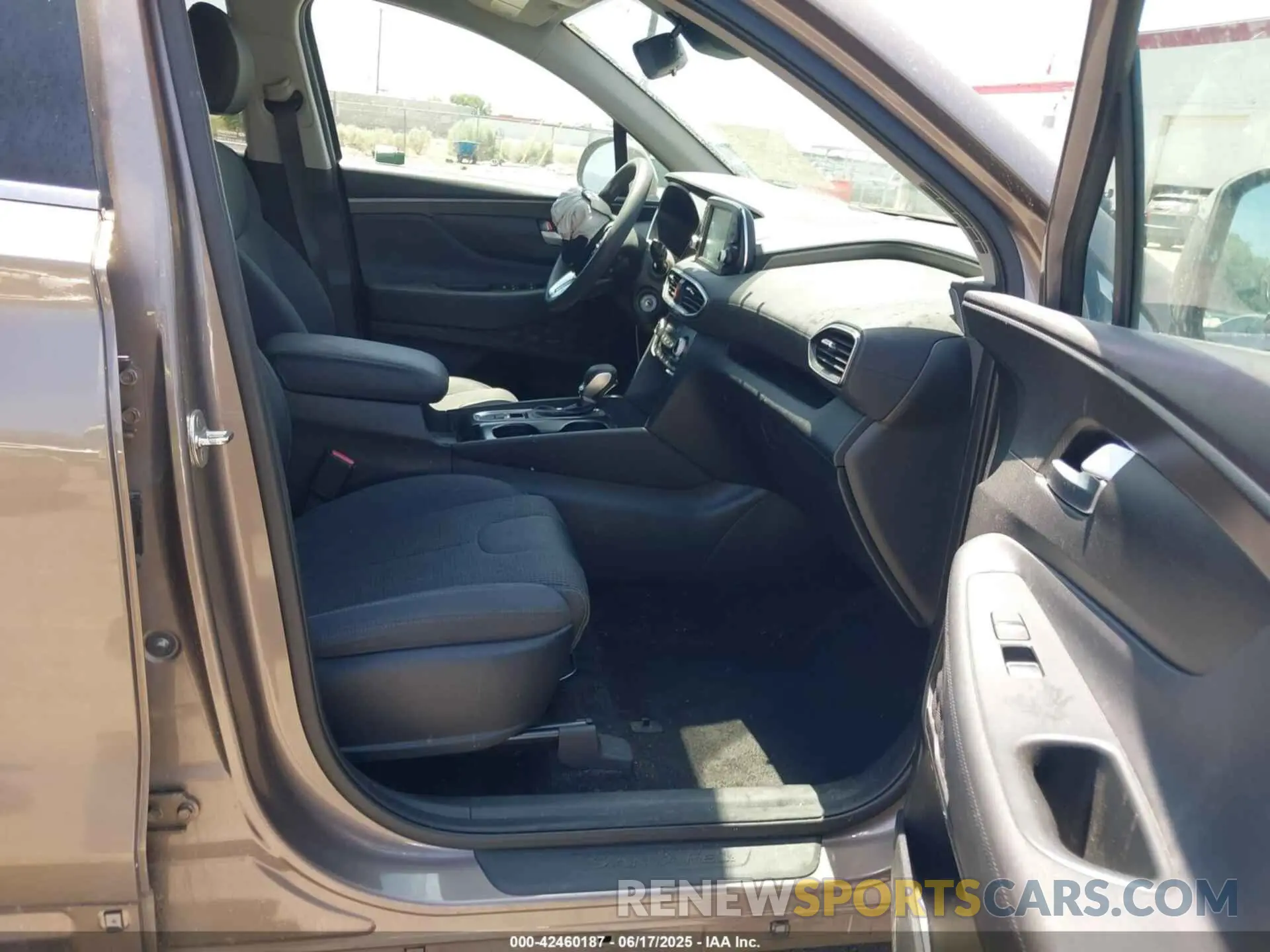 5 Photograph of a damaged car 5NMS23AD2KH009713 HYUNDAI SANTA FE 2019