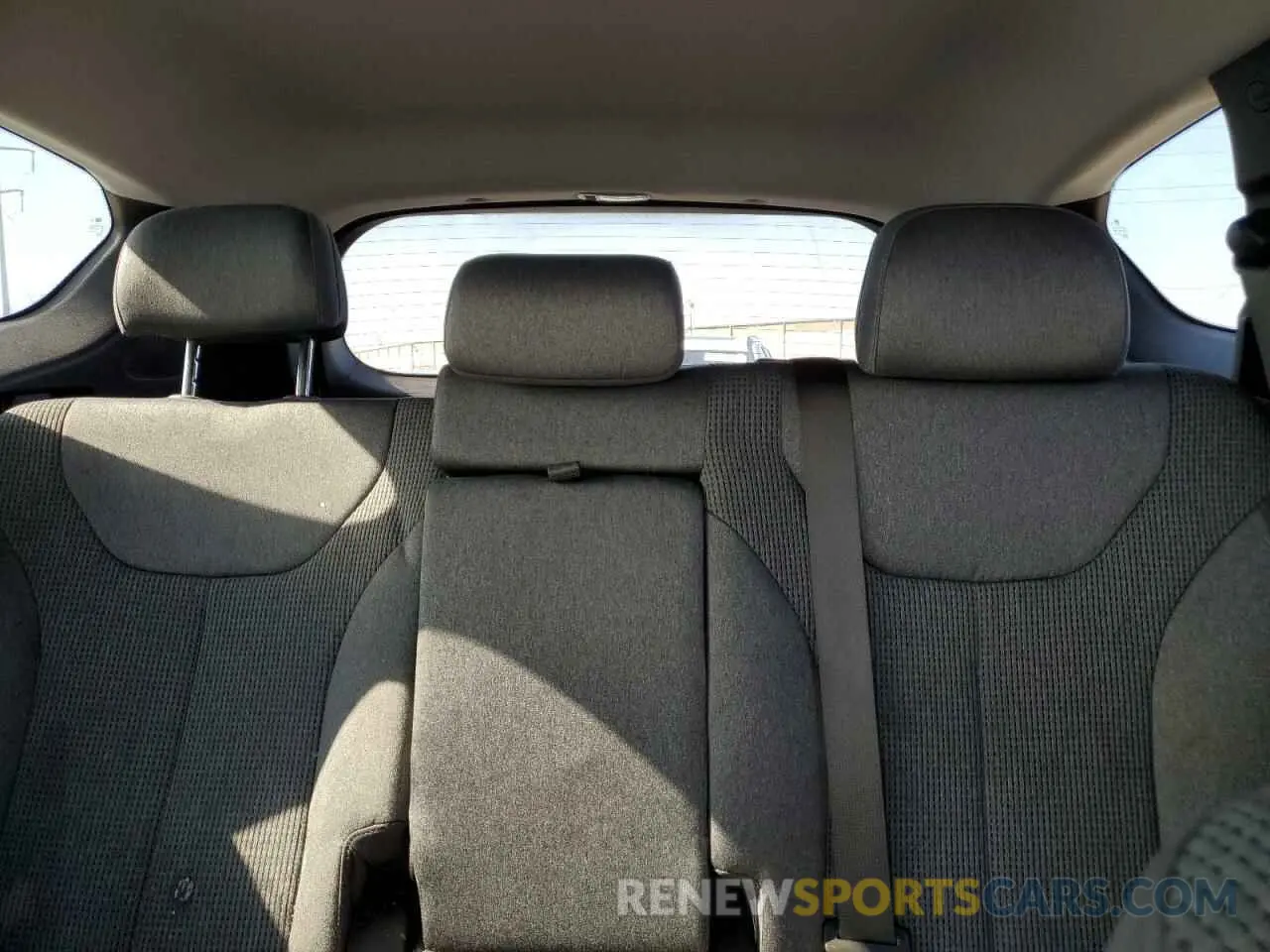 10 Photograph of a damaged car 5NMS23AD2KH010005 HYUNDAI SANTA FE 2019