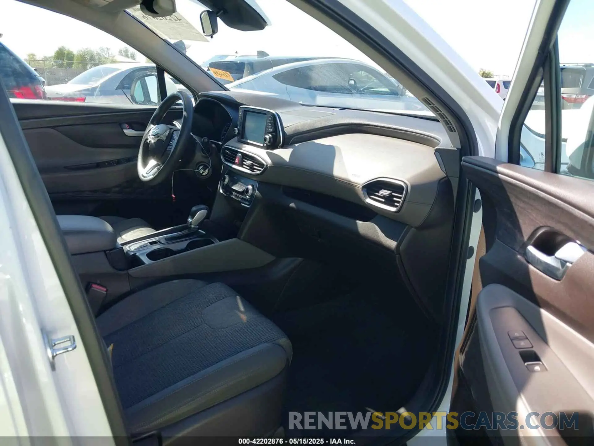 5 Photograph of a damaged car 5NMS23AD2KH010649 HYUNDAI SANTA FE 2019