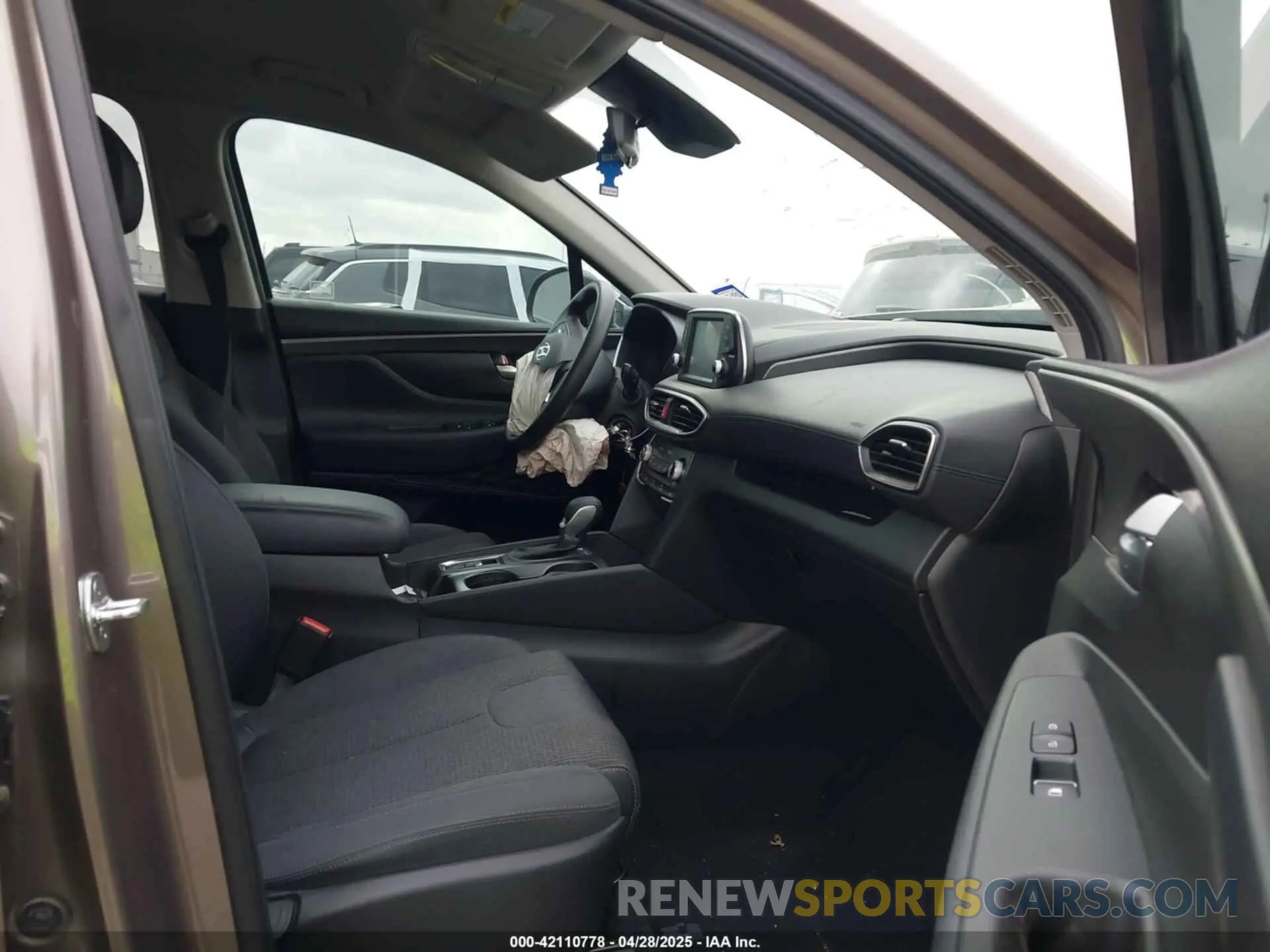 5 Photograph of a damaged car 5NMS23AD2KH014037 HYUNDAI SANTA FE 2019