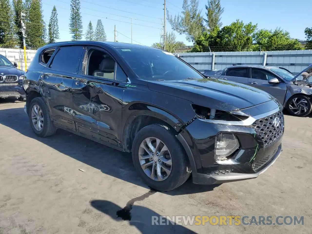 4 Photograph of a damaged car 5NMS23AD2KH043926 HYUNDAI SANTA FE 2019