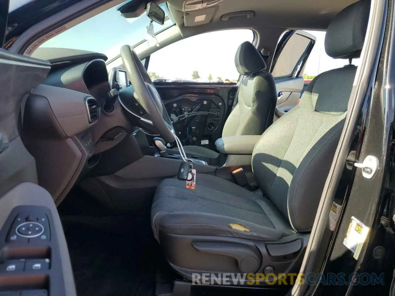7 Photograph of a damaged car 5NMS23AD2KH043926 HYUNDAI SANTA FE 2019