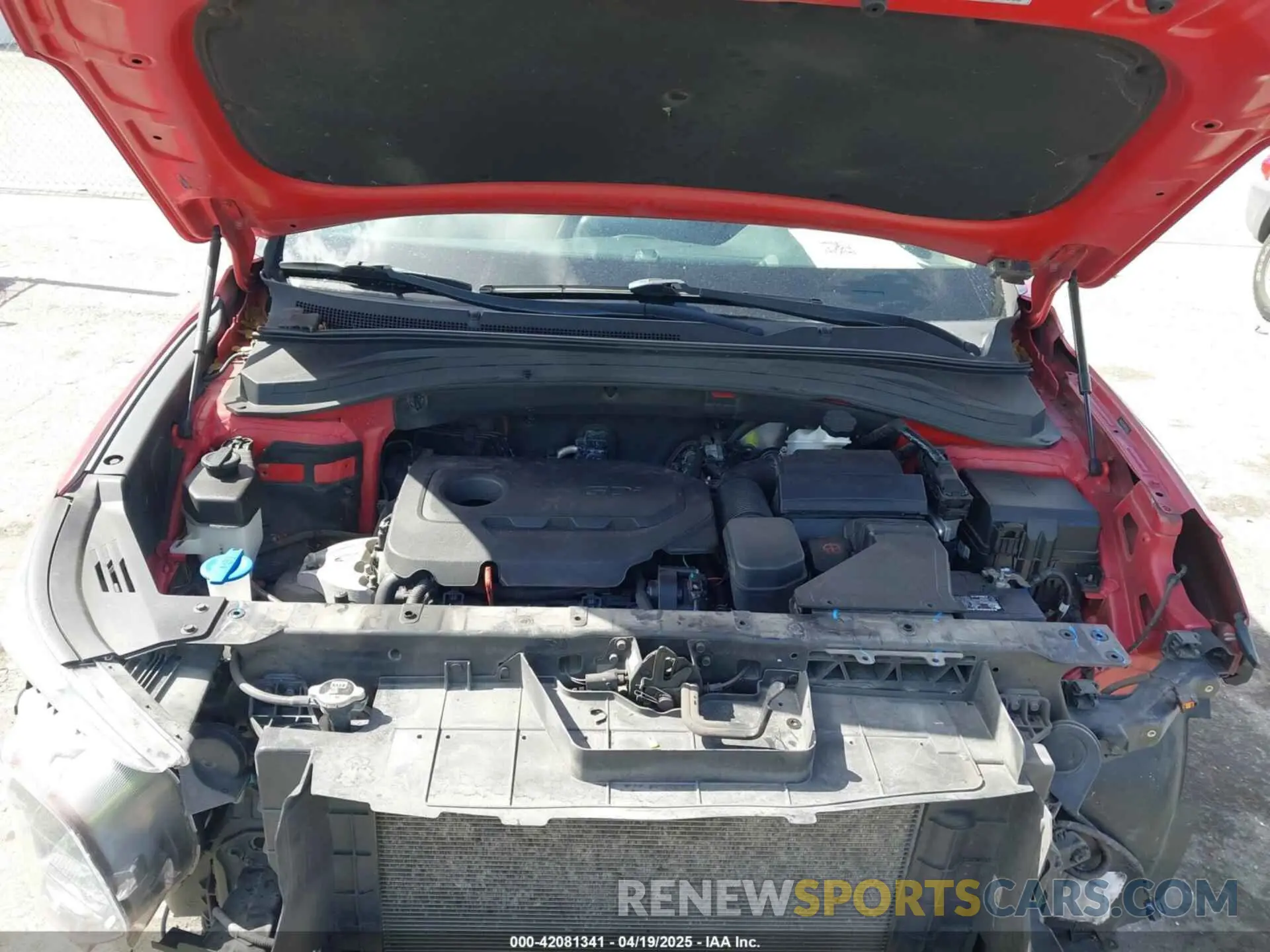 10 Photograph of a damaged car 5NMS23AD2KH126160 HYUNDAI SANTA FE 2019