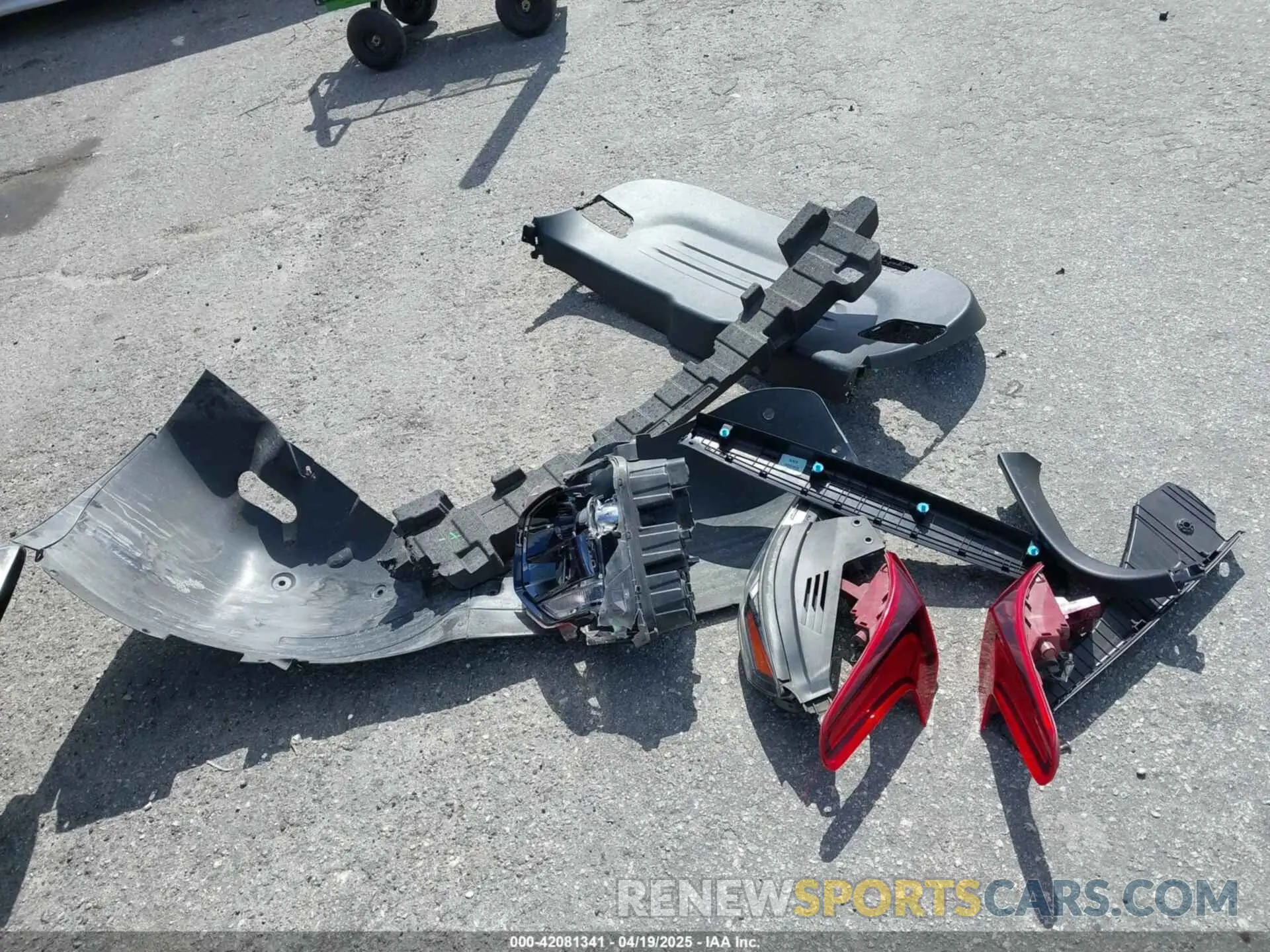 12 Photograph of a damaged car 5NMS23AD2KH126160 HYUNDAI SANTA FE 2019