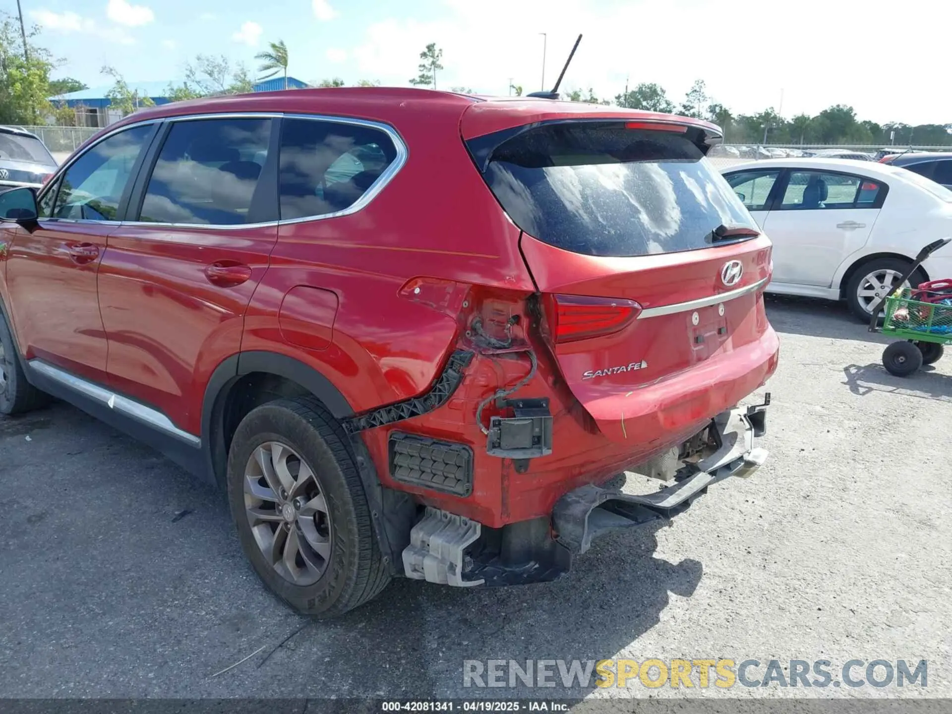 6 Photograph of a damaged car 5NMS23AD2KH126160 HYUNDAI SANTA FE 2019
