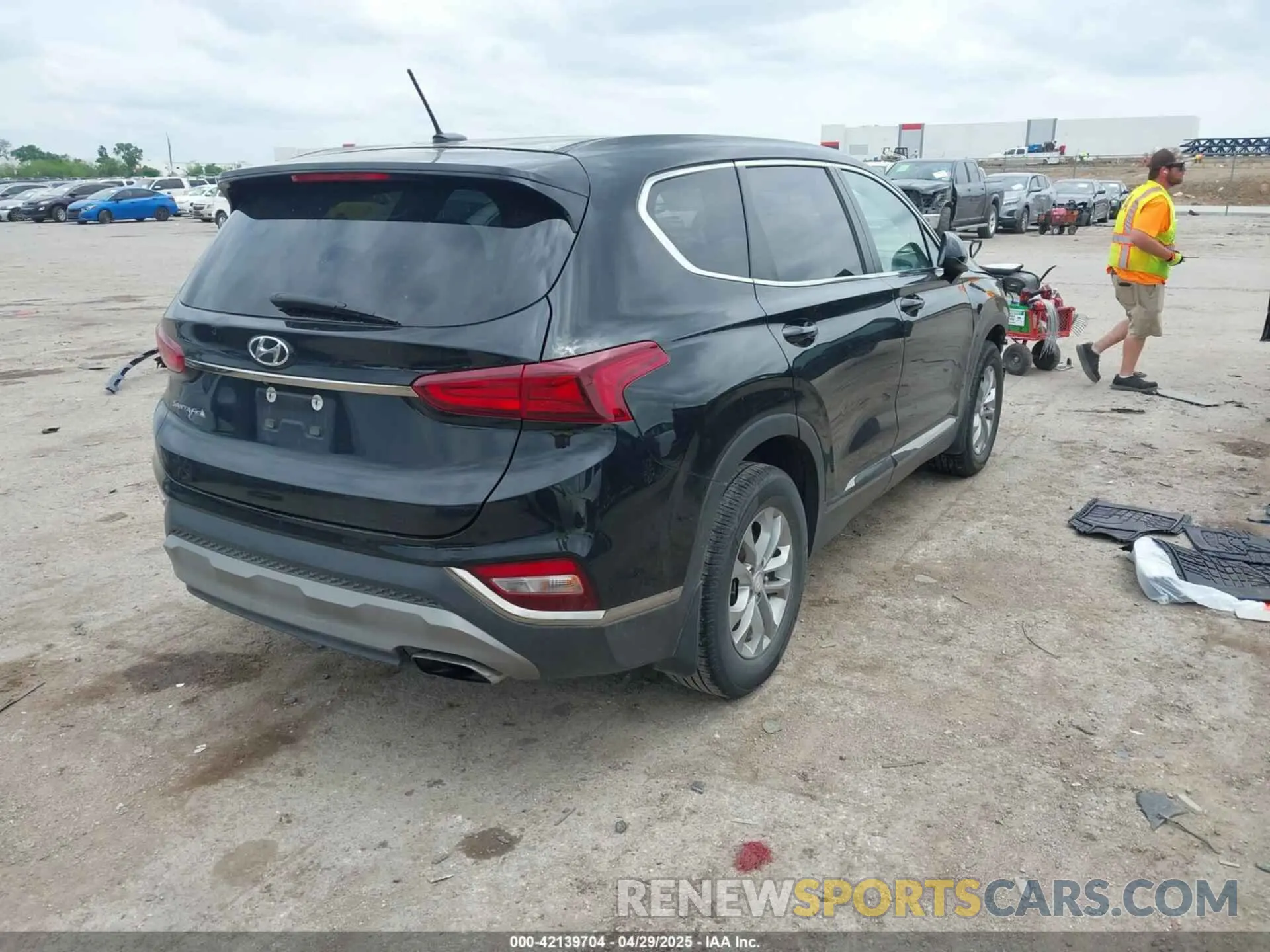 4 Photograph of a damaged car 5NMS23AD2KH132301 HYUNDAI SANTA FE 2019