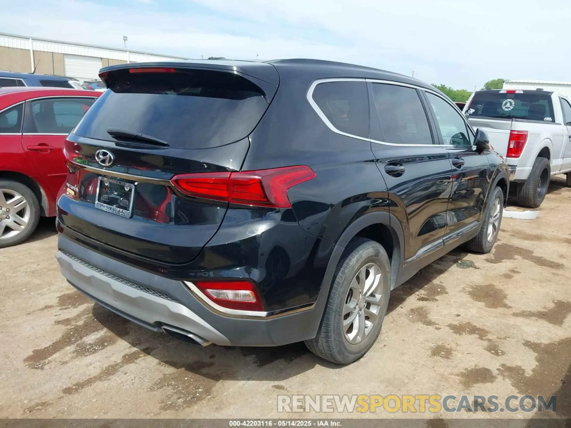 4 Photograph of a damaged car 5NMS23AD3KH016699 HYUNDAI SANTA FE 2019