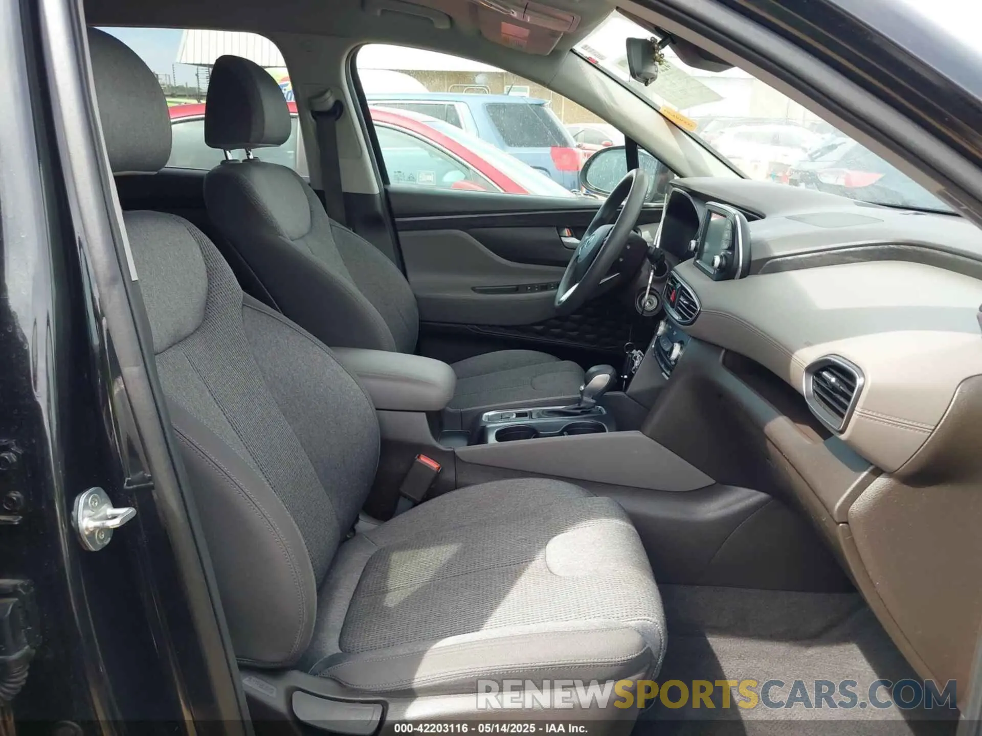 5 Photograph of a damaged car 5NMS23AD3KH016699 HYUNDAI SANTA FE 2019
