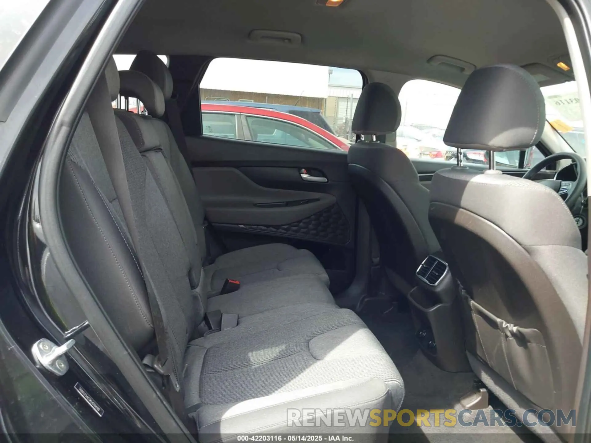 8 Photograph of a damaged car 5NMS23AD3KH016699 HYUNDAI SANTA FE 2019