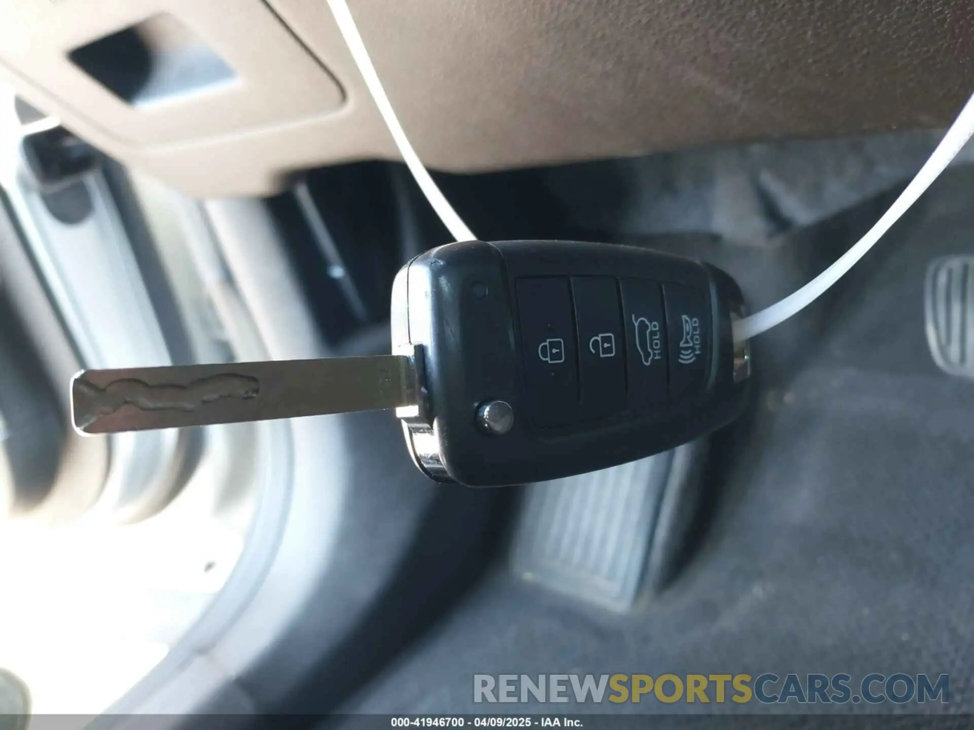 11 Photograph of a damaged car 5NMS23AD3KH030862 HYUNDAI SANTA FE 2019
