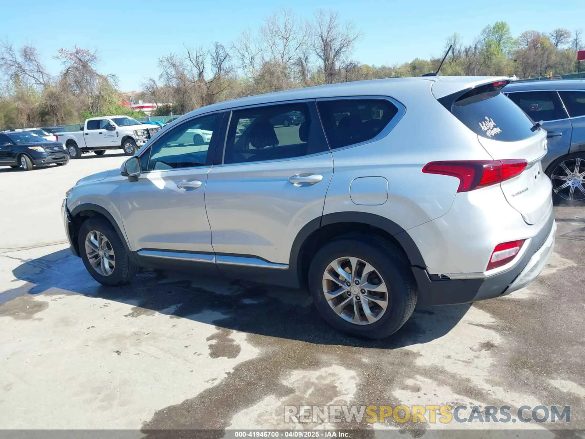 14 Photograph of a damaged car 5NMS23AD3KH030862 HYUNDAI SANTA FE 2019