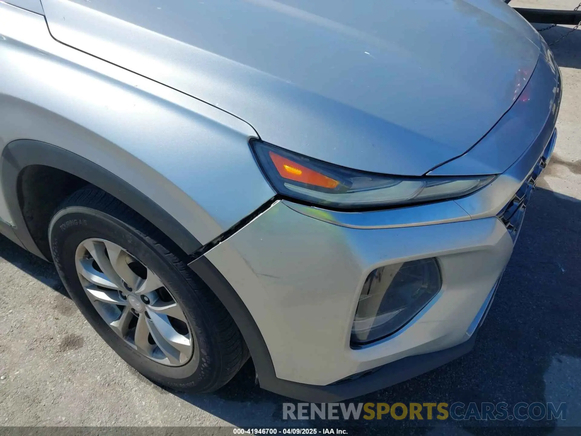17 Photograph of a damaged car 5NMS23AD3KH030862 HYUNDAI SANTA FE 2019