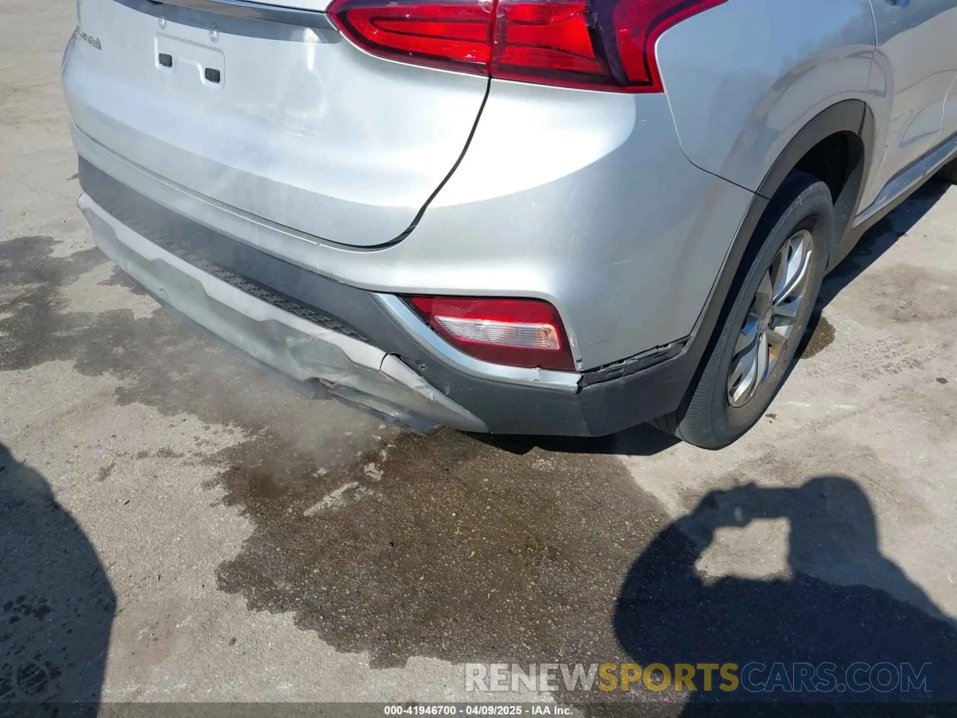 18 Photograph of a damaged car 5NMS23AD3KH030862 HYUNDAI SANTA FE 2019