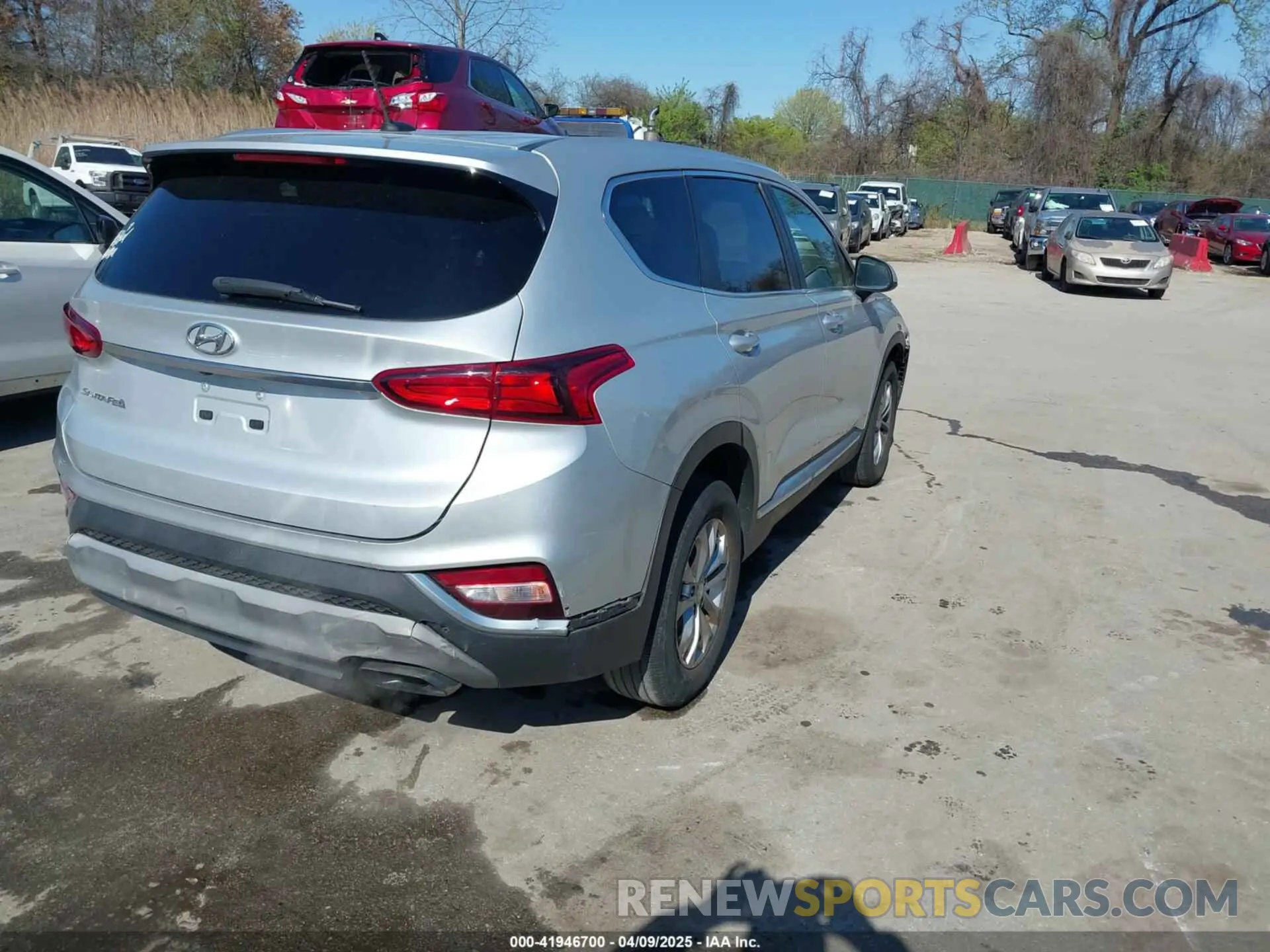 4 Photograph of a damaged car 5NMS23AD3KH030862 HYUNDAI SANTA FE 2019