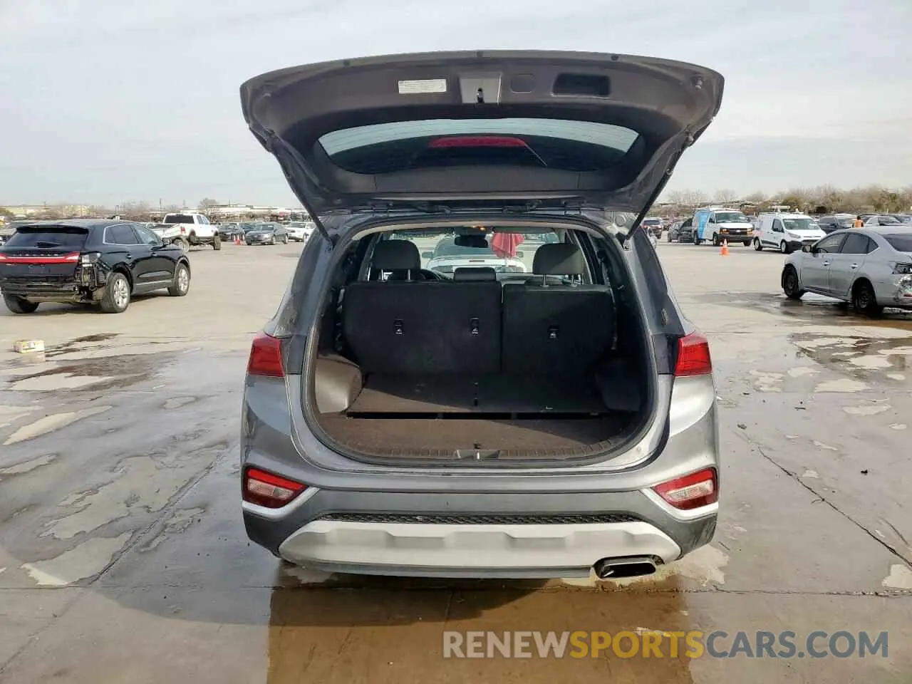 6 Photograph of a damaged car 5NMS23AD3KH103096 HYUNDAI SANTA FE 2019