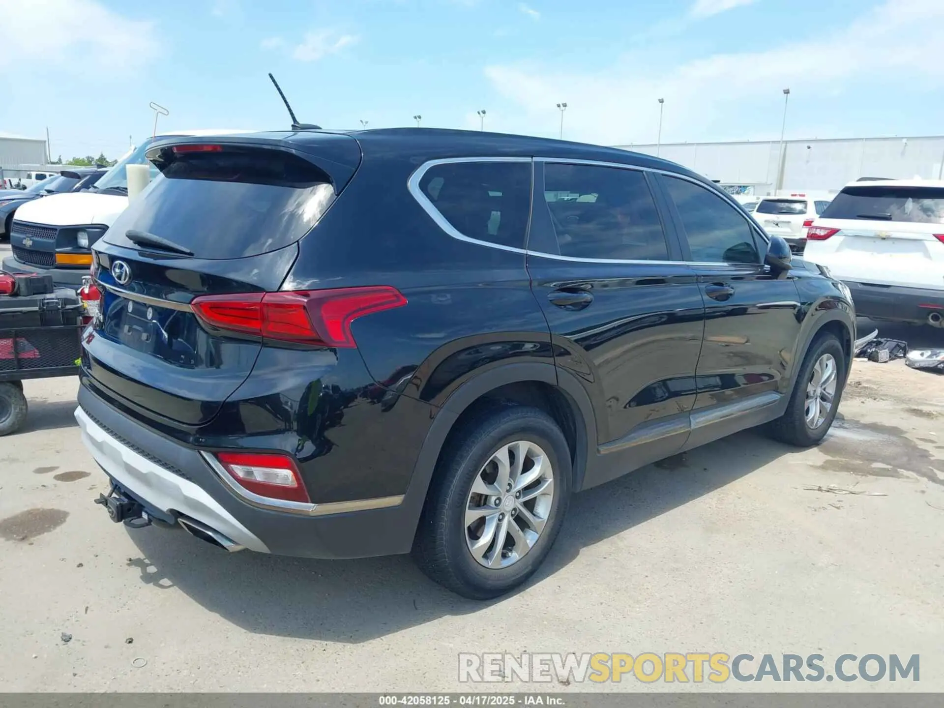 4 Photograph of a damaged car 5NMS23AD3KH129780 HYUNDAI SANTA FE 2019