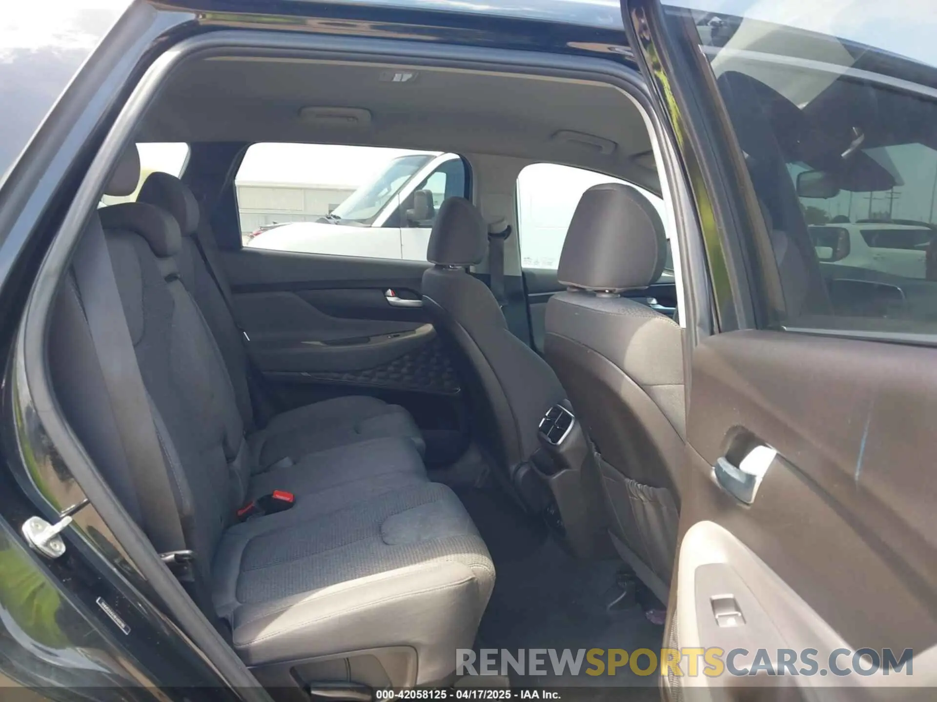 8 Photograph of a damaged car 5NMS23AD3KH129780 HYUNDAI SANTA FE 2019
