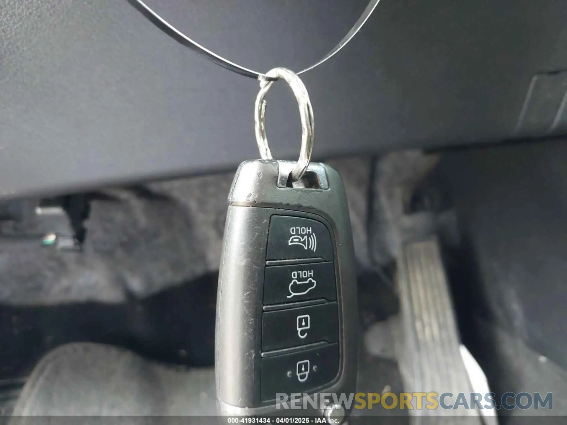 11 Photograph of a damaged car 5NMS23AD4KH076717 HYUNDAI SANTA FE 2019