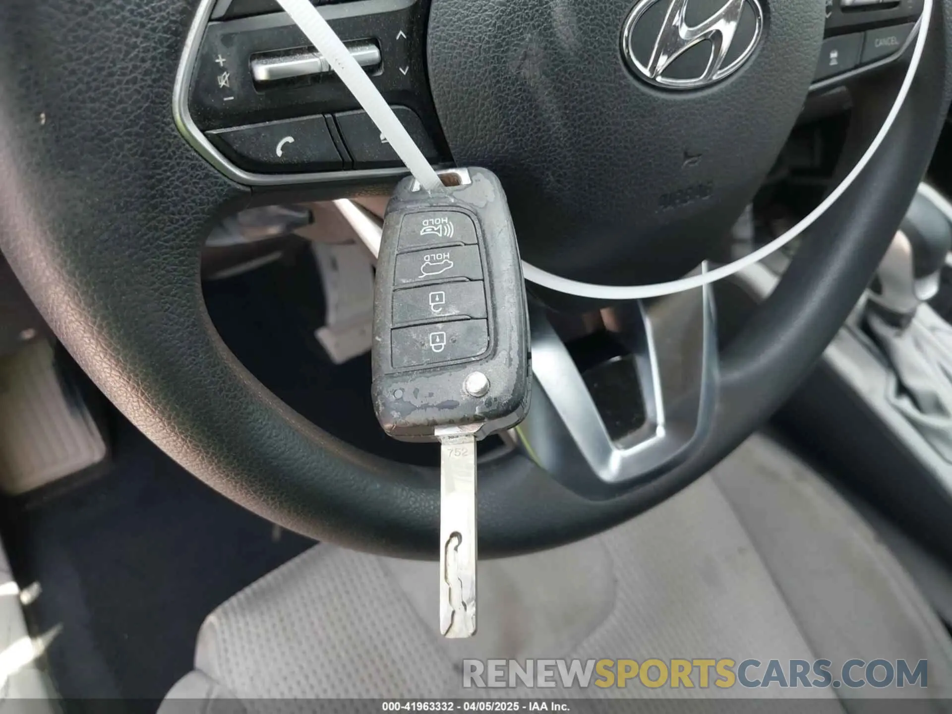11 Photograph of a damaged car 5NMS23AD4KH122353 HYUNDAI SANTA FE 2019