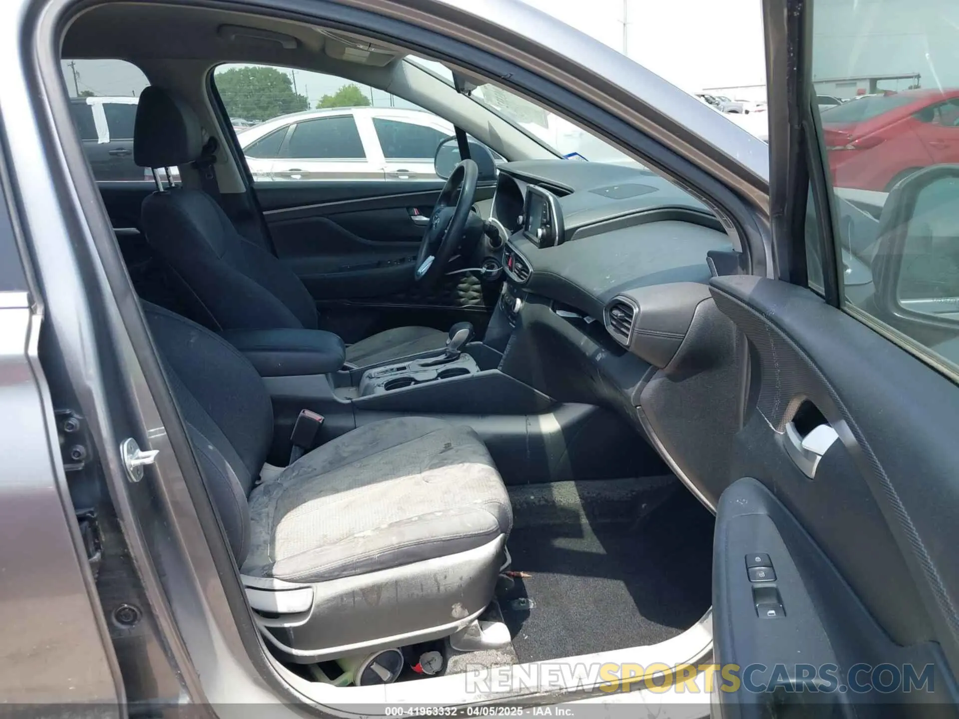 5 Photograph of a damaged car 5NMS23AD4KH122353 HYUNDAI SANTA FE 2019