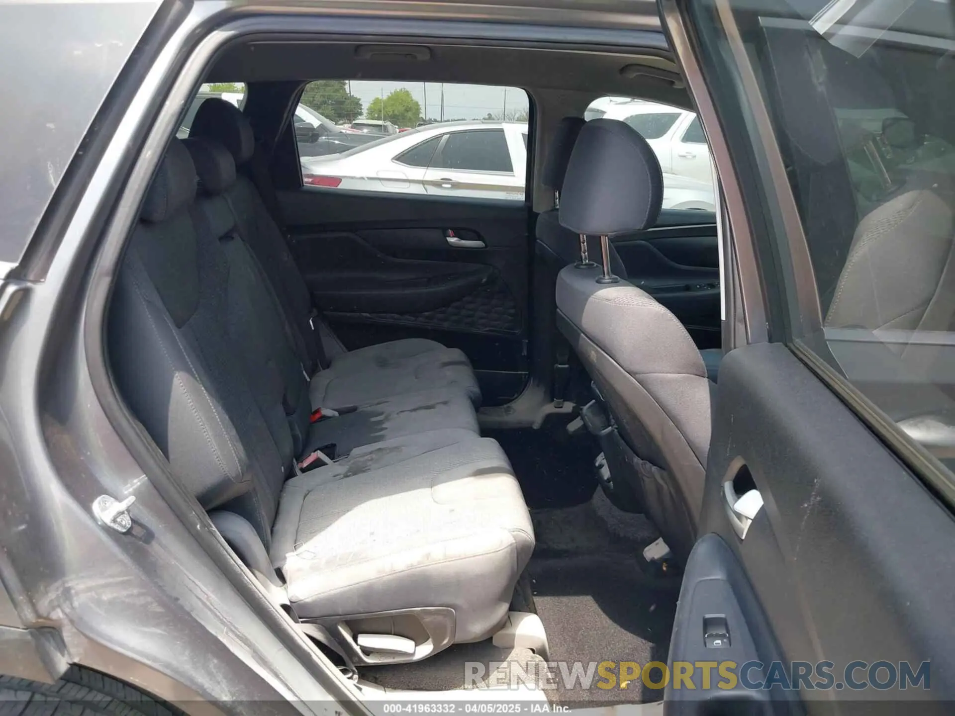 8 Photograph of a damaged car 5NMS23AD4KH122353 HYUNDAI SANTA FE 2019