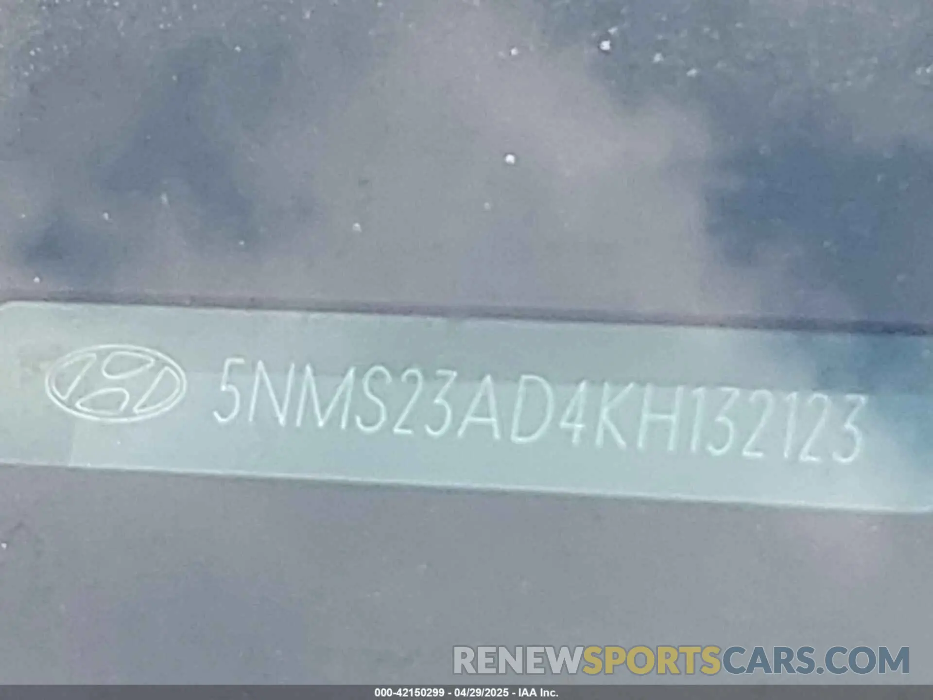 18 Photograph of a damaged car 5NMS23AD4KH132123 HYUNDAI SANTA FE 2019