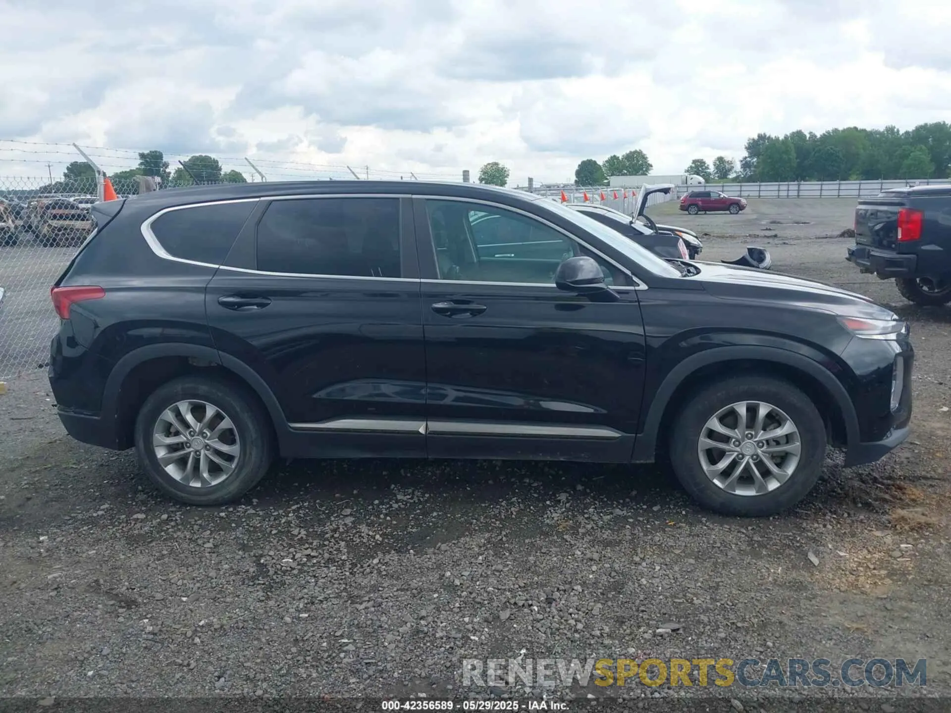 13 Photograph of a damaged car 5NMS23AD5KH011617 HYUNDAI SANTA FE 2019