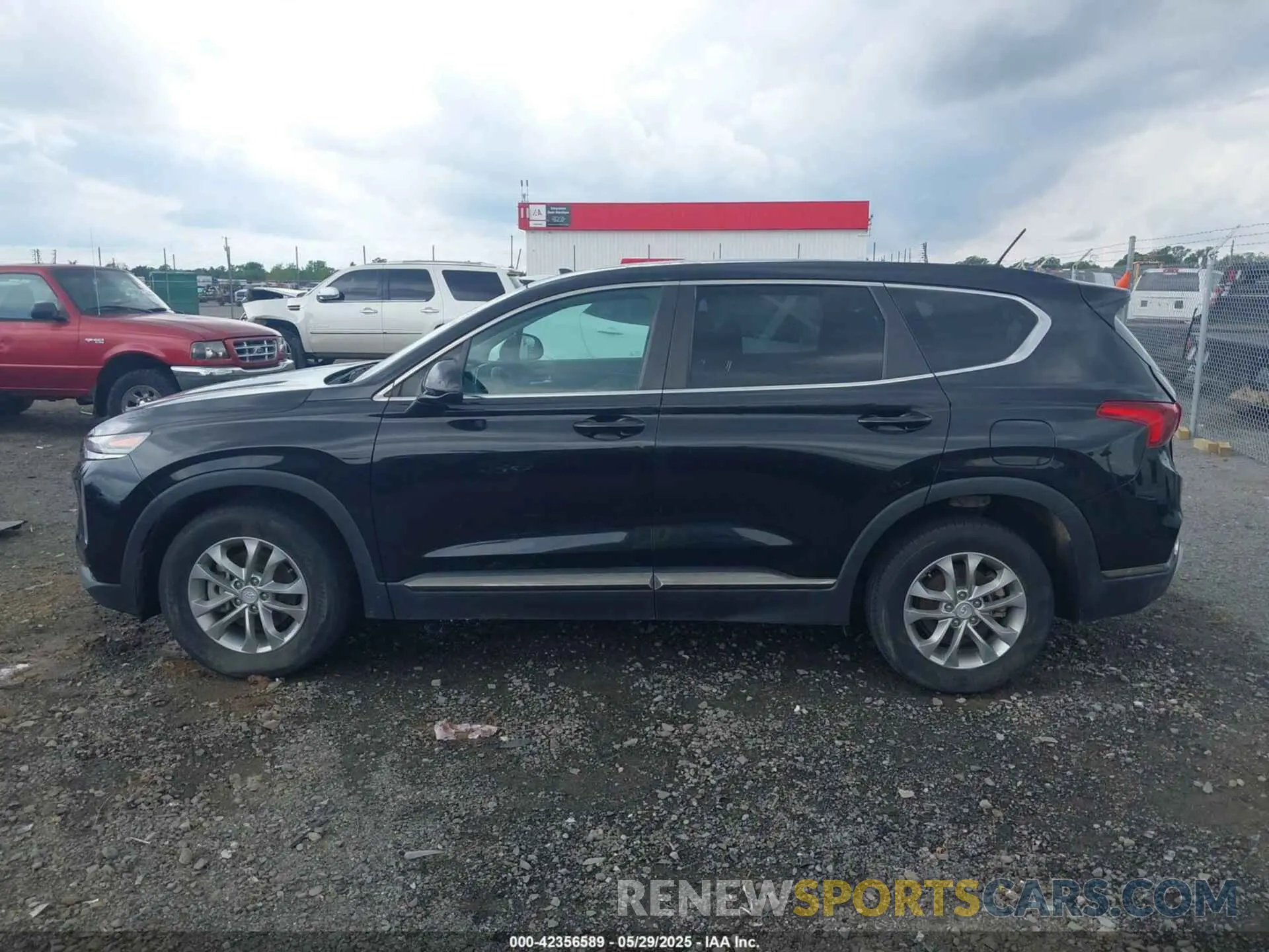 14 Photograph of a damaged car 5NMS23AD5KH011617 HYUNDAI SANTA FE 2019