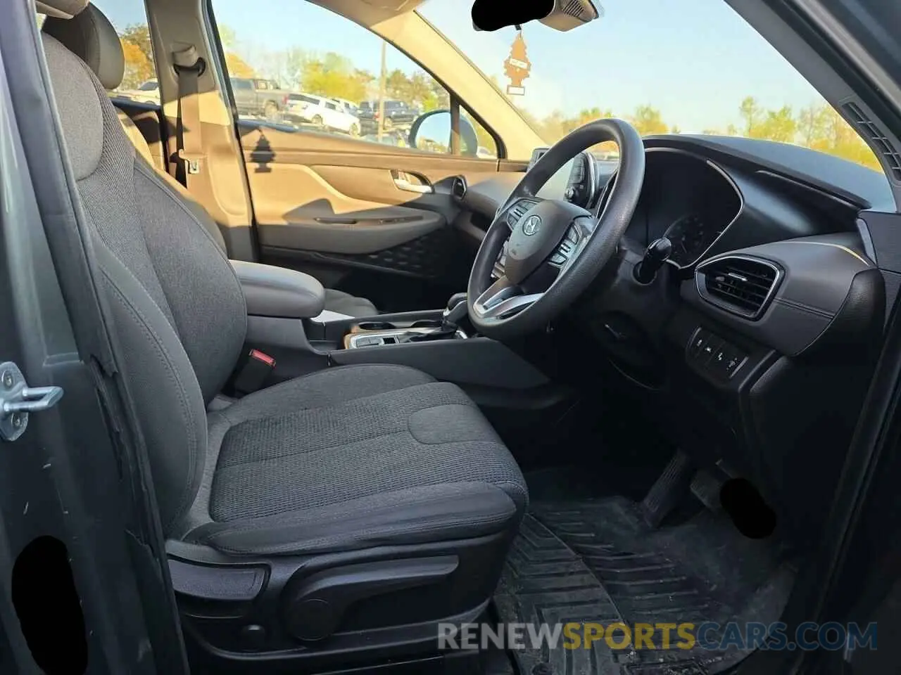 5 Photograph of a damaged car 5NMS23AD5KH029924 HYUNDAI SANTA FE 2019