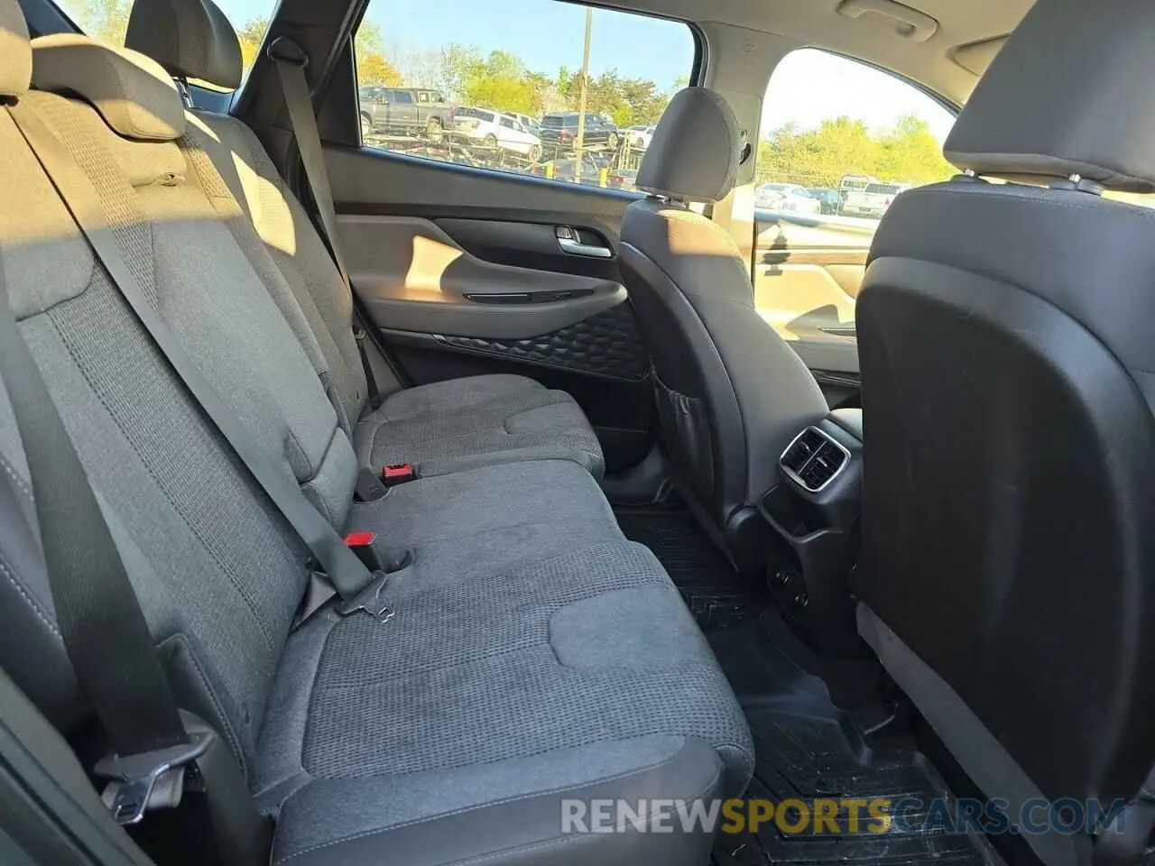 6 Photograph of a damaged car 5NMS23AD5KH029924 HYUNDAI SANTA FE 2019