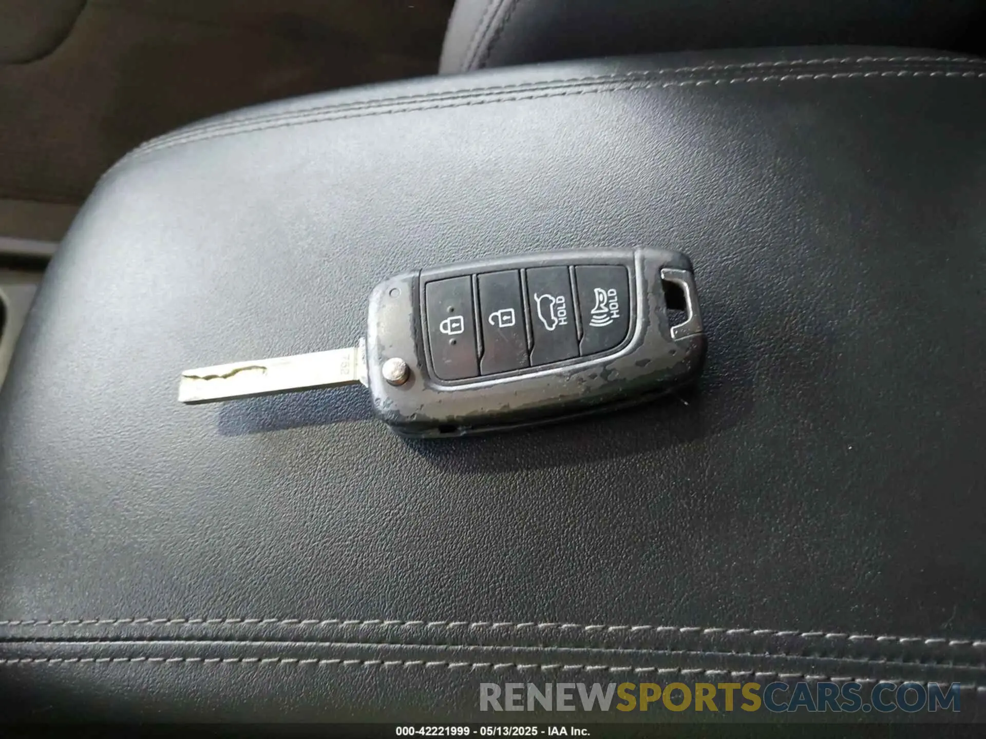 11 Photograph of a damaged car 5NMS23AD5KH105321 HYUNDAI SANTA FE 2019